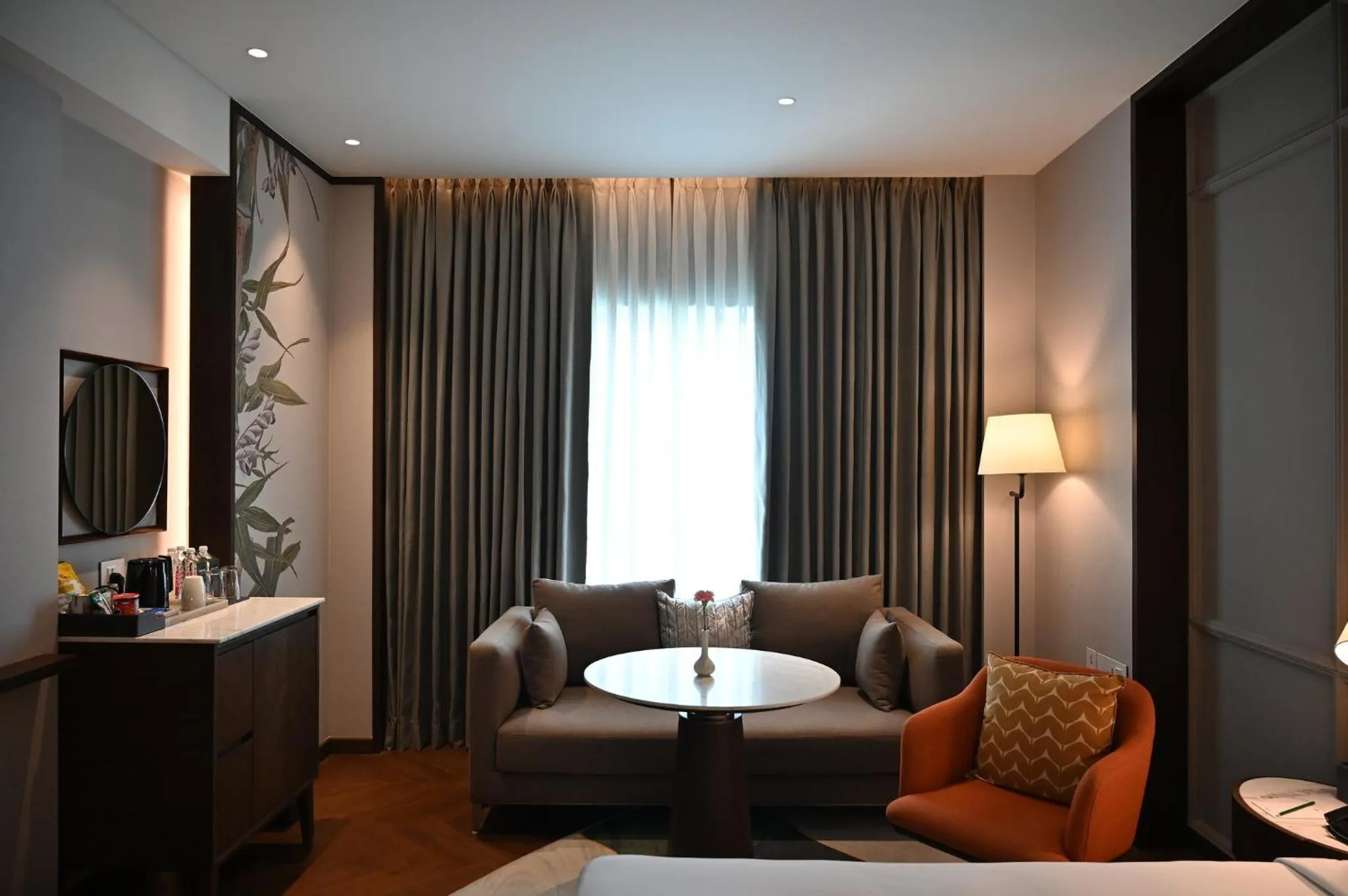 Photo of the whole room, Bed in Holiday Inn New Delhi Mayur Vihar Noida by IHG