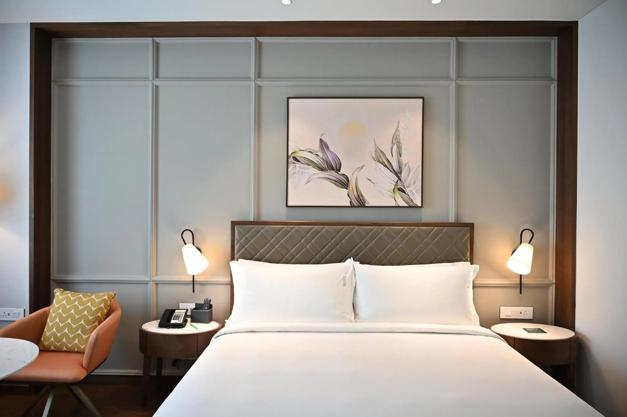 Photo of the whole room, Bed in Holiday Inn New Delhi Mayur Vihar Noida by IHG