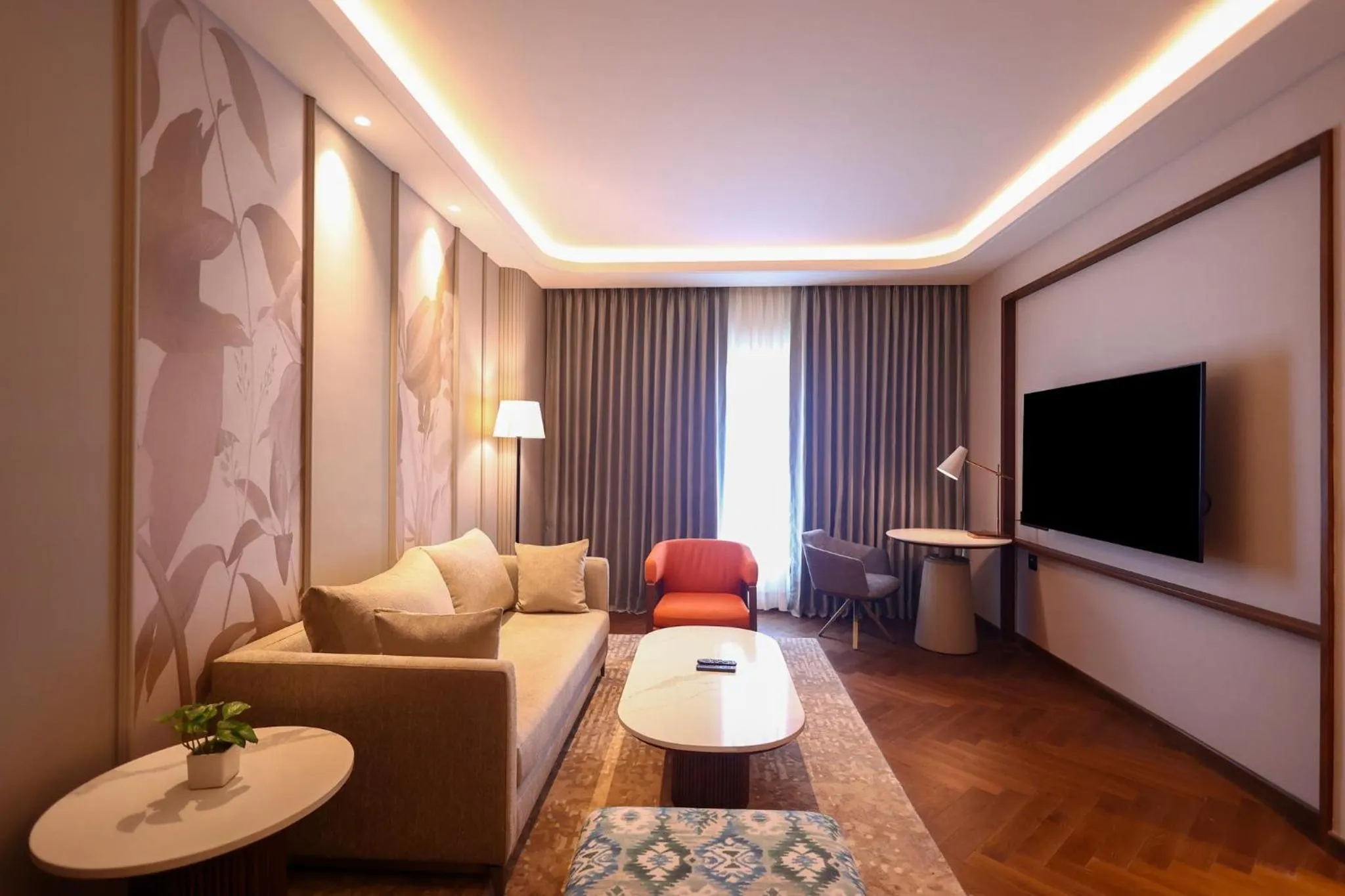 Photo of the whole room in Holiday Inn New Delhi Mayur Vihar Noida by IHG