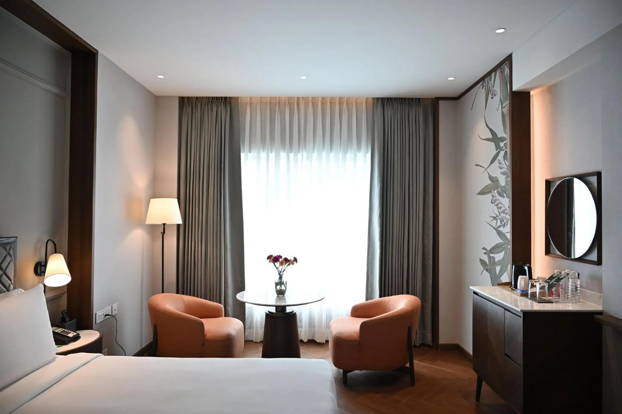 Photo of the whole room, Bed in Holiday Inn New Delhi Mayur Vihar Noida by IHG