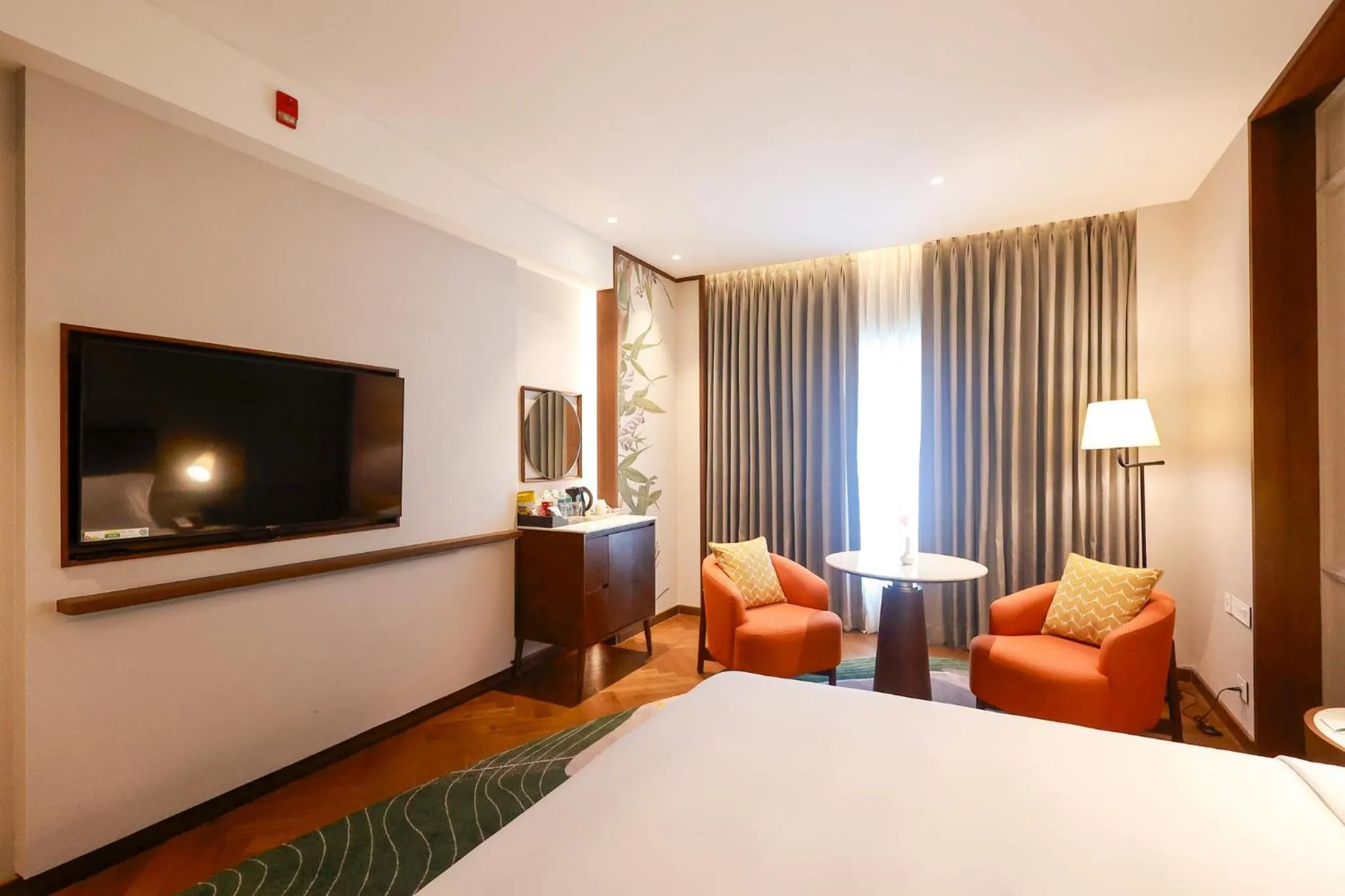 Photo of the whole room, Bed in Holiday Inn New Delhi Mayur Vihar Noida by IHG