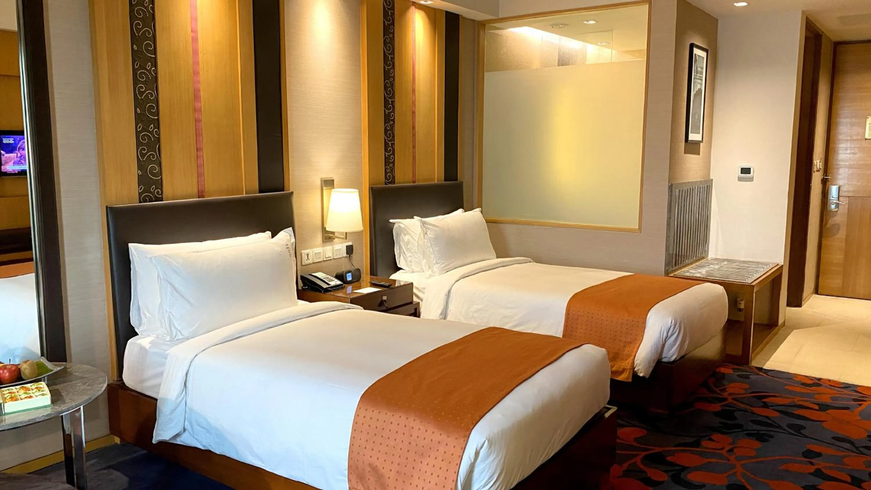 Photo of the whole room, Bed in Holiday Inn New Delhi Mayur Vihar Noida by IHG
