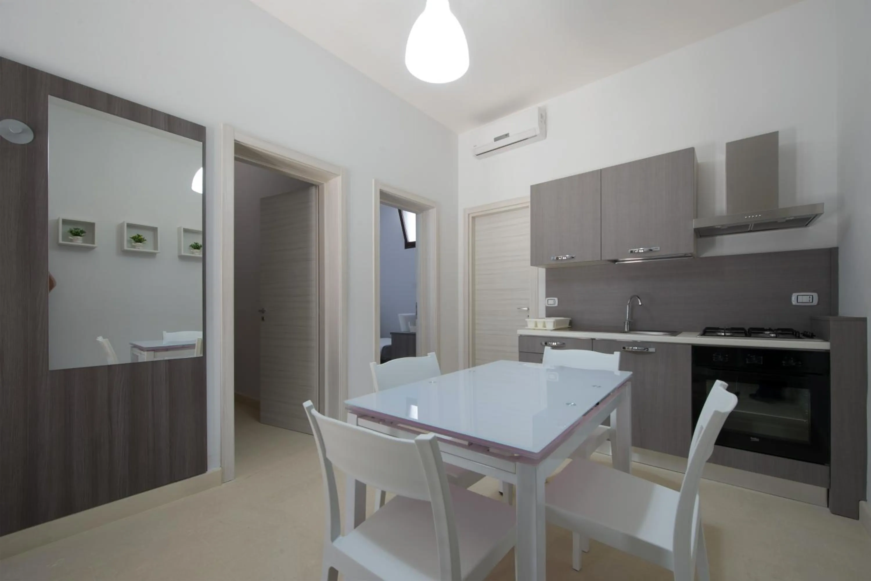 Restaurant/places to eat in Villa Lupia