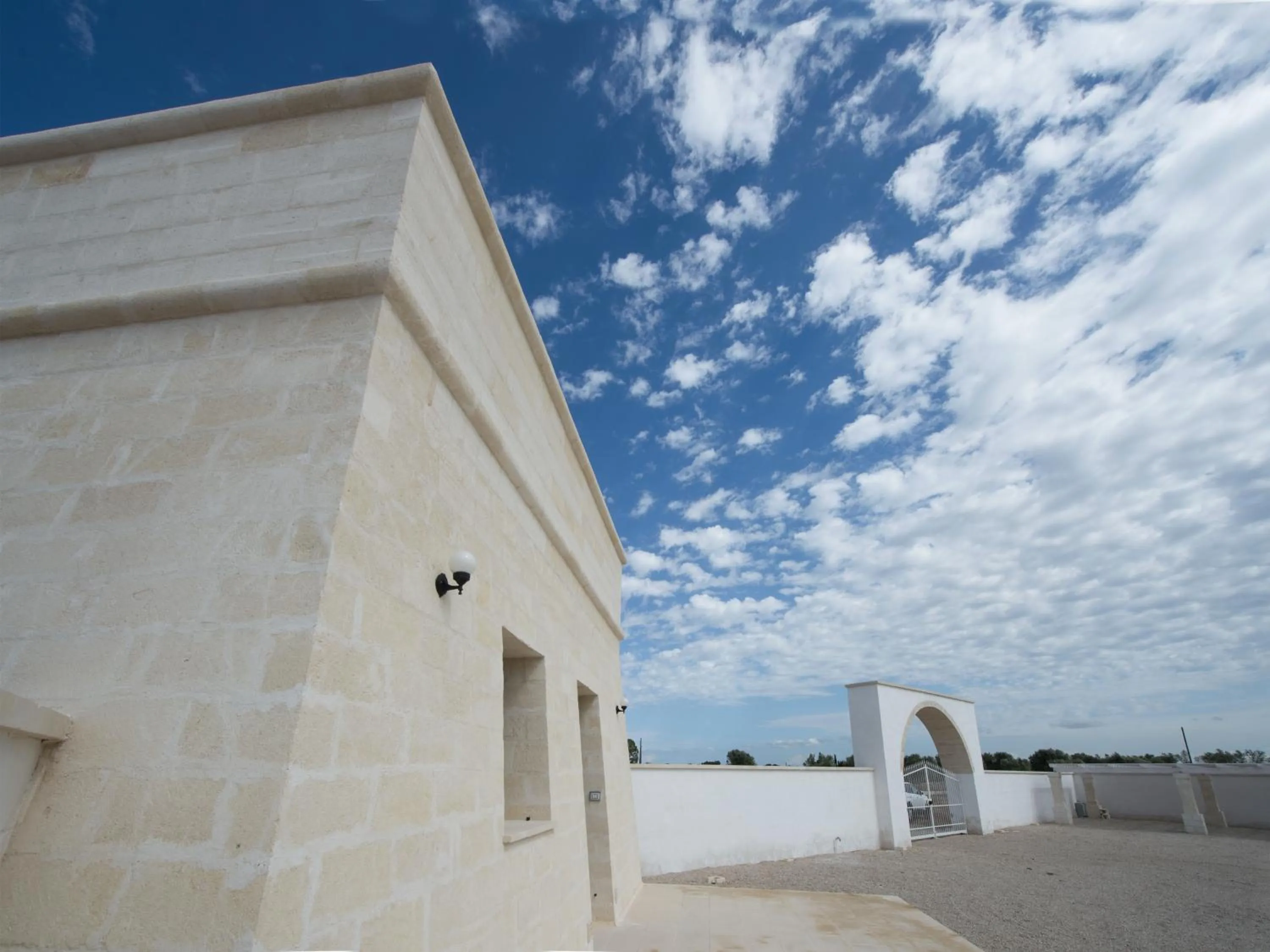 Inner courtyard view in Villa Lupia