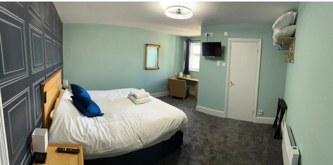 Bedroom, Bed in The Crafty Cow