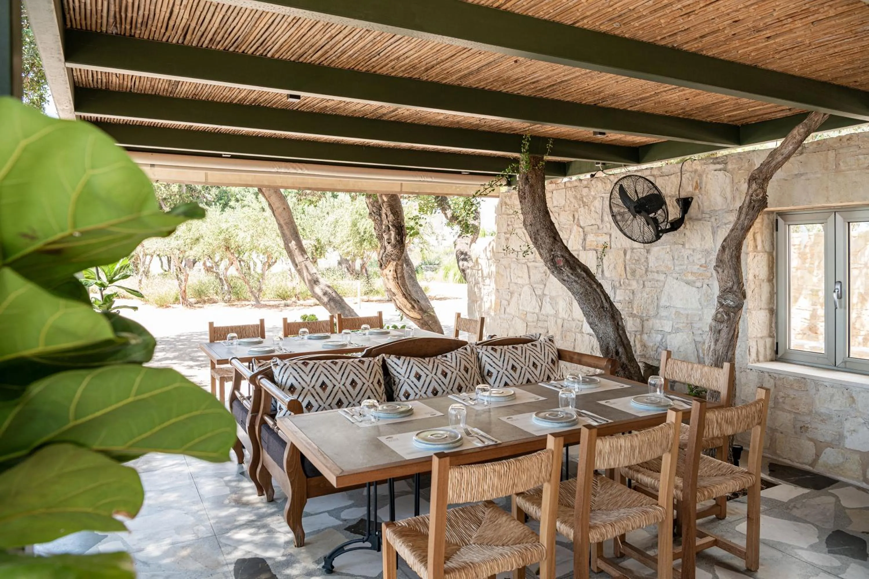 Restaurant/places to eat in Kakkos Bay Hotel and Bungalows