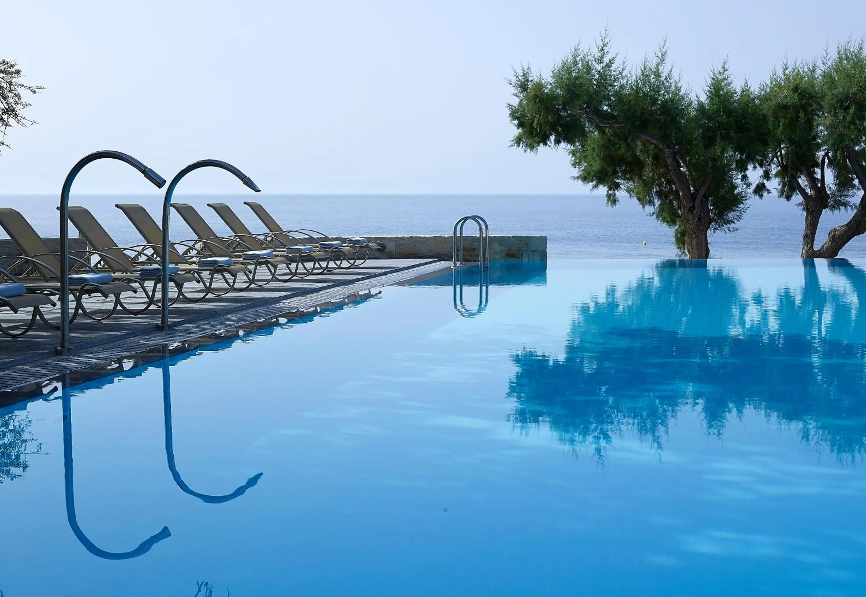Swimming pool in Kakkos Bay Hotel and Bungalows