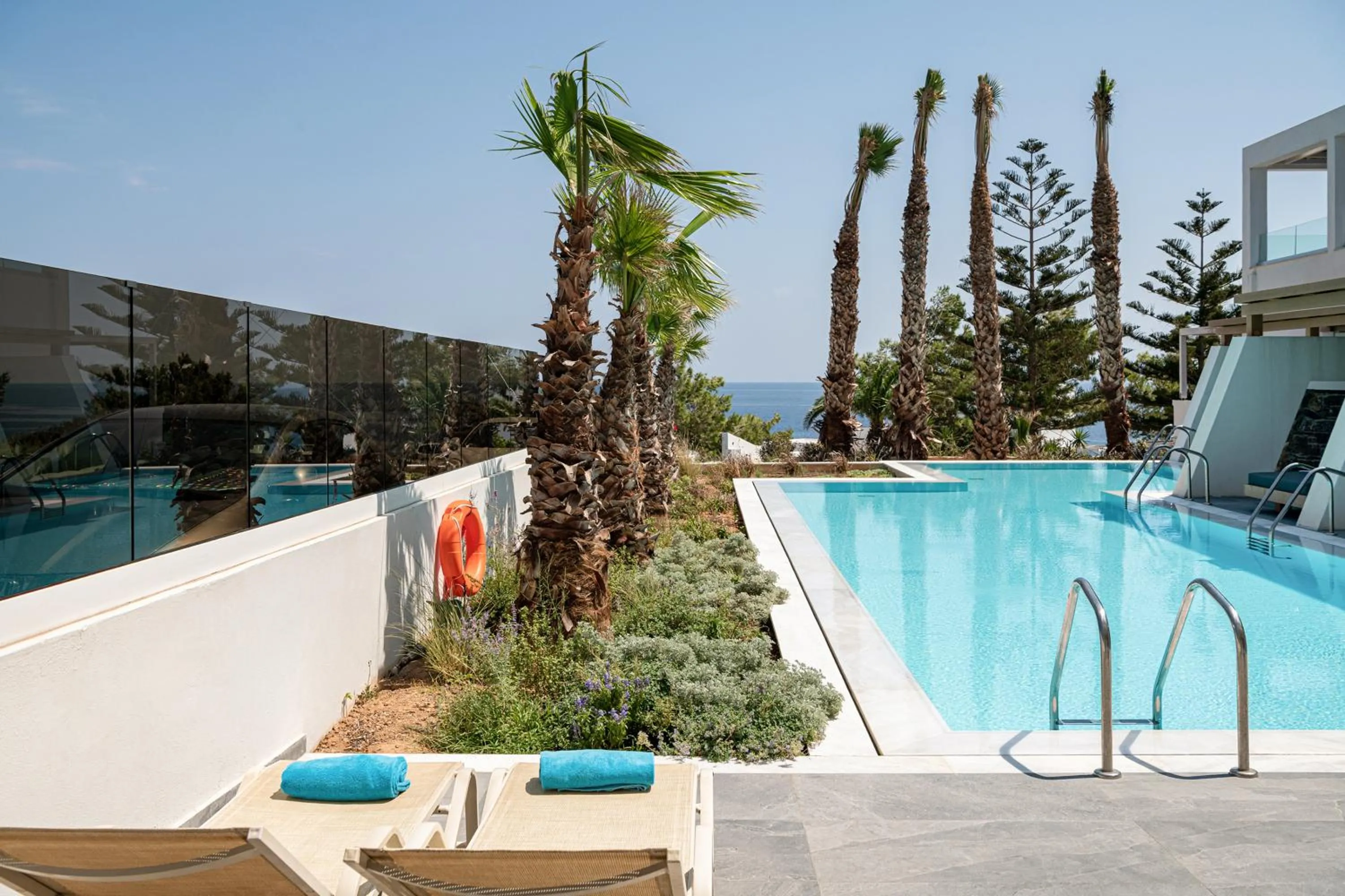 Swimming pool in Kakkos Bay Hotel and Bungalows