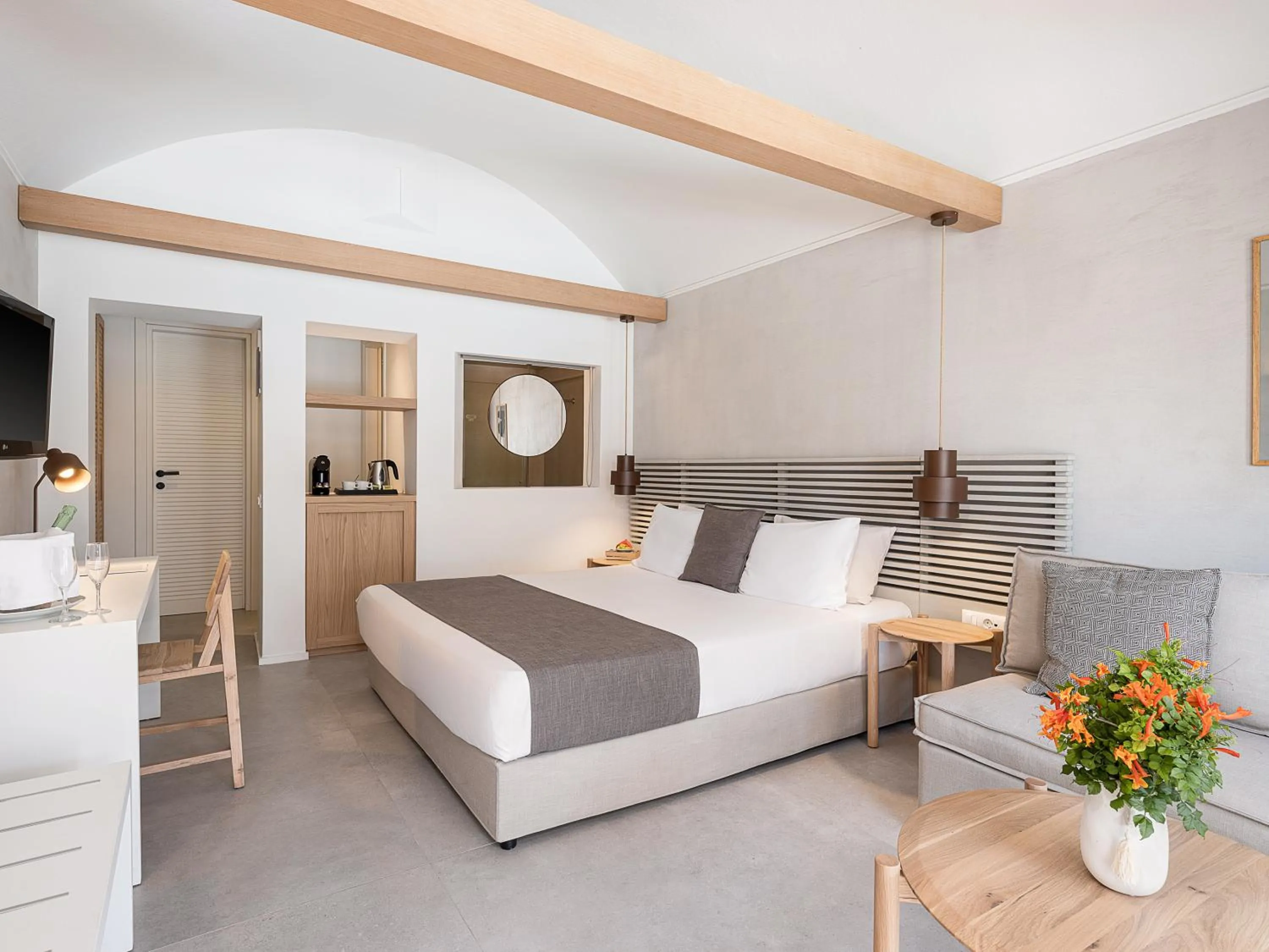 Photo of the whole room, Bed in Kakkos Bay Hotel and Bungalows
