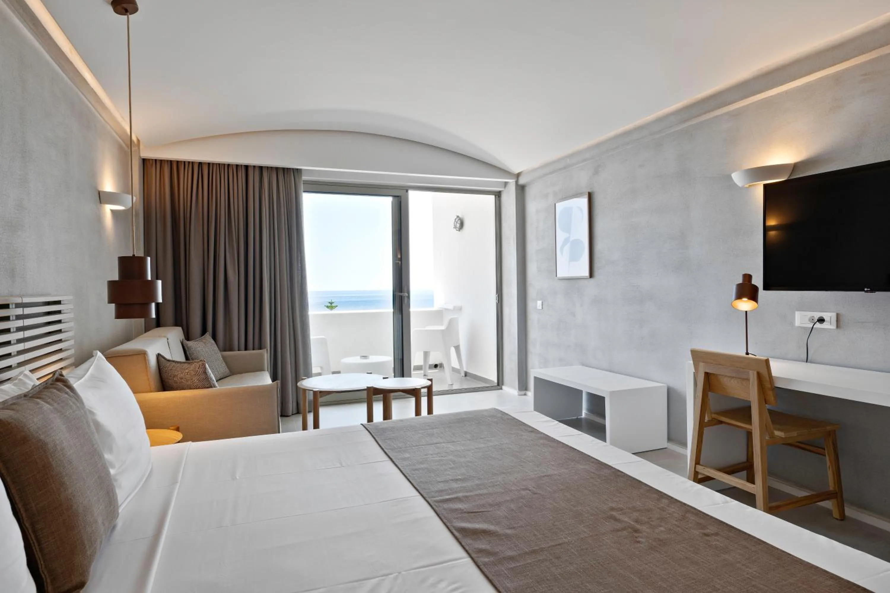 Photo of the whole room, Bed in Kakkos Bay Hotel and Bungalows