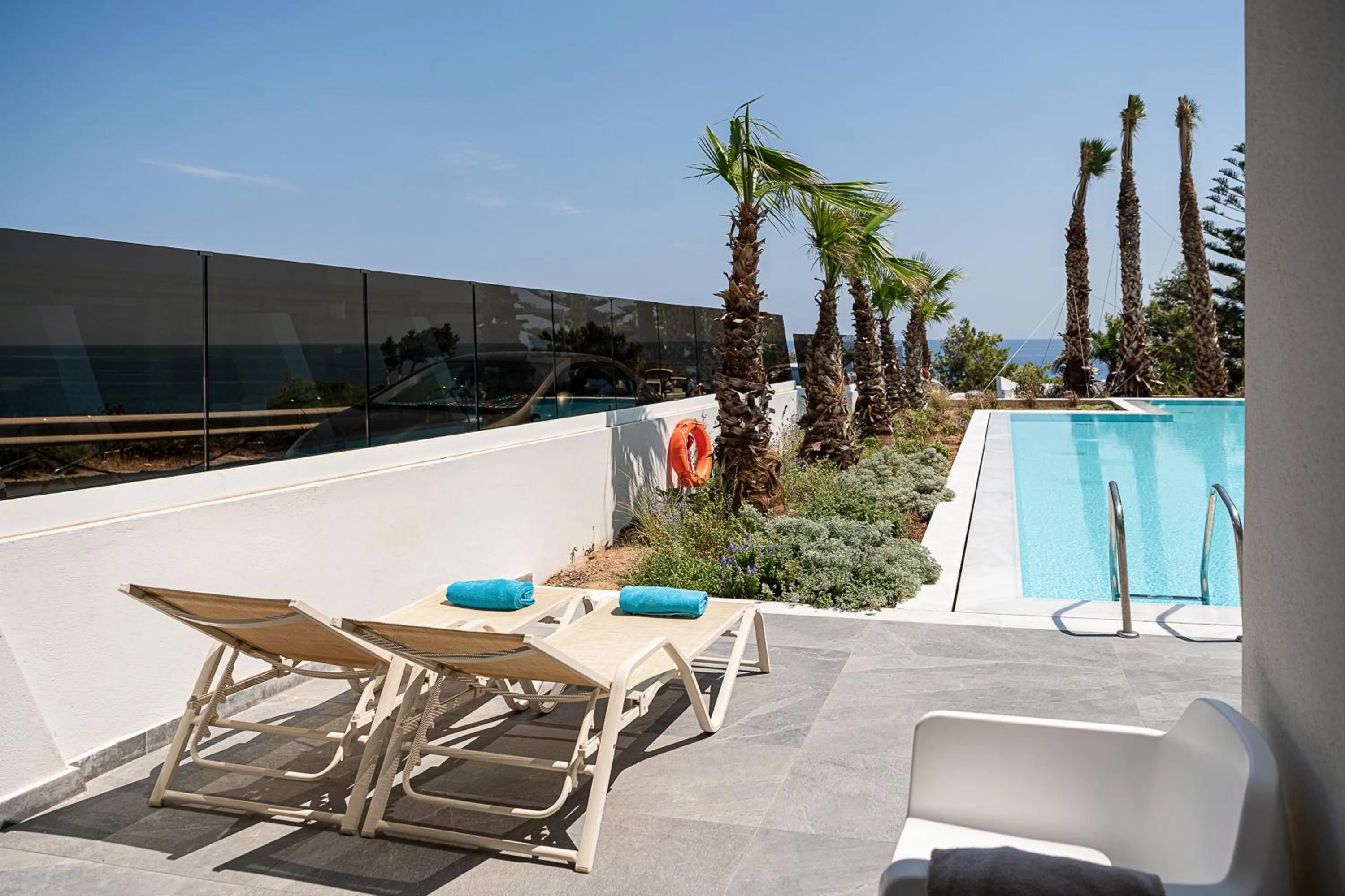 Swimming pool in Kakkos Bay Hotel and Bungalows