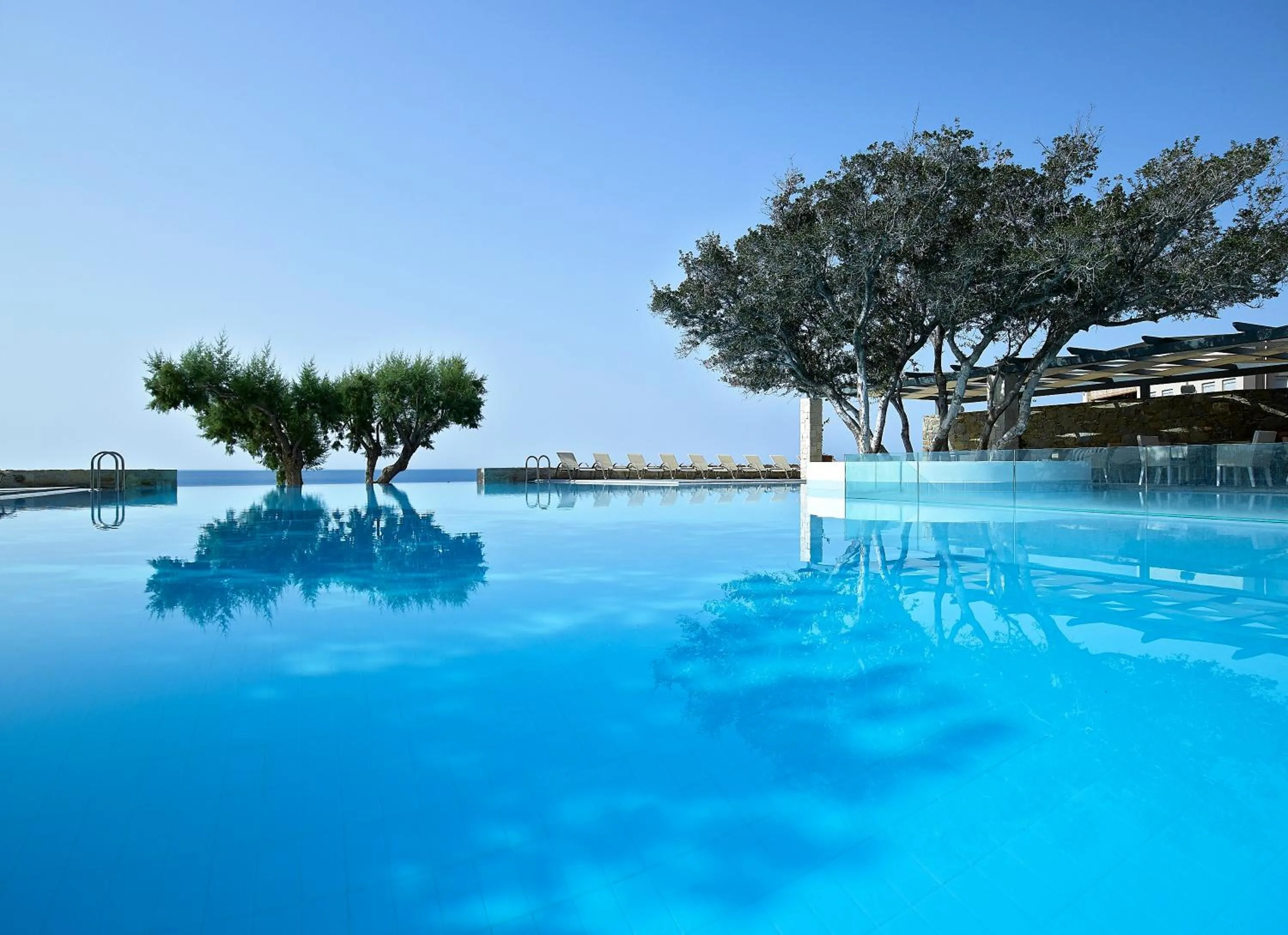 Swimming pool in Kakkos Bay Hotel and Bungalows