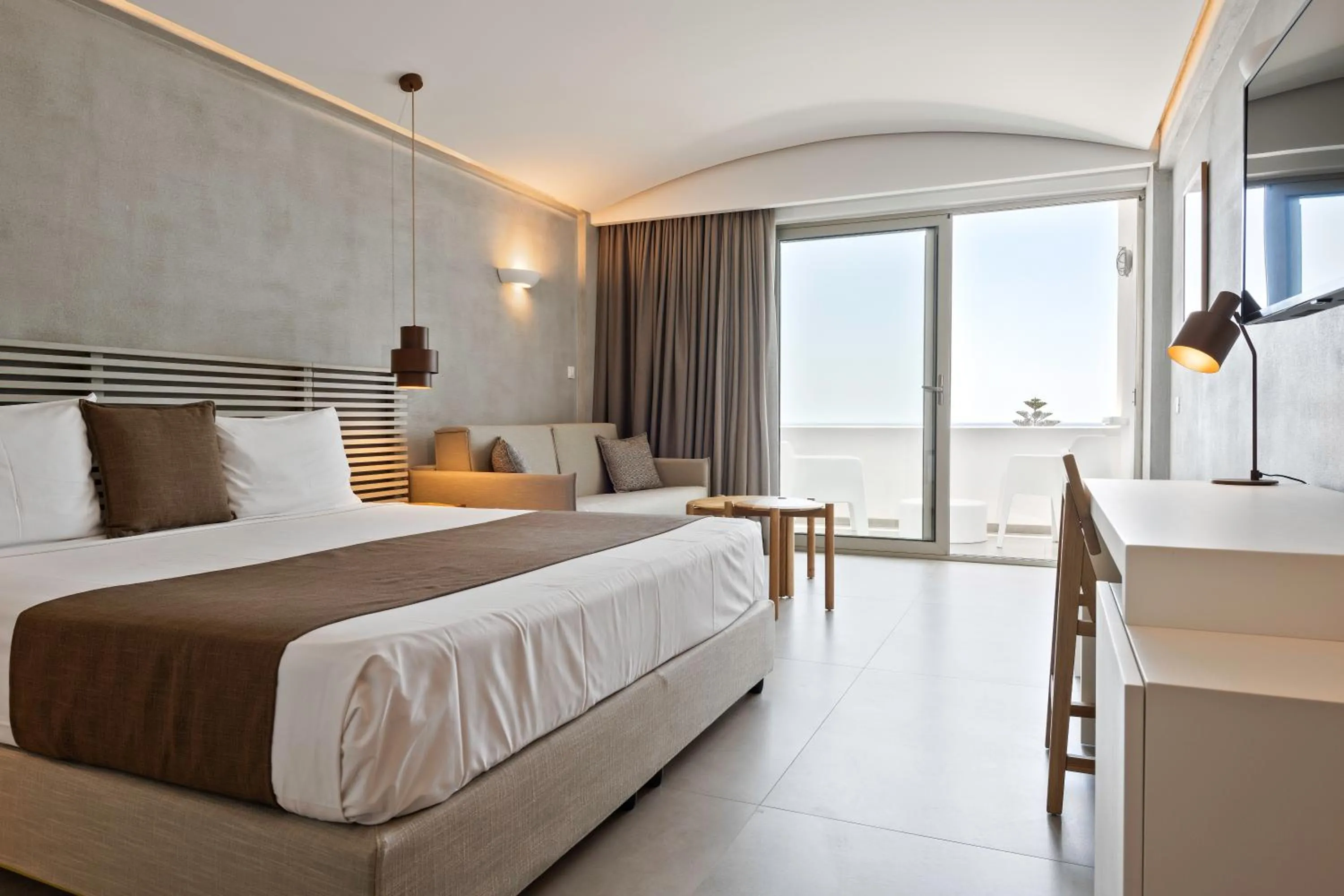 Photo of the whole room, Bed in Kakkos Bay Hotel and Bungalows