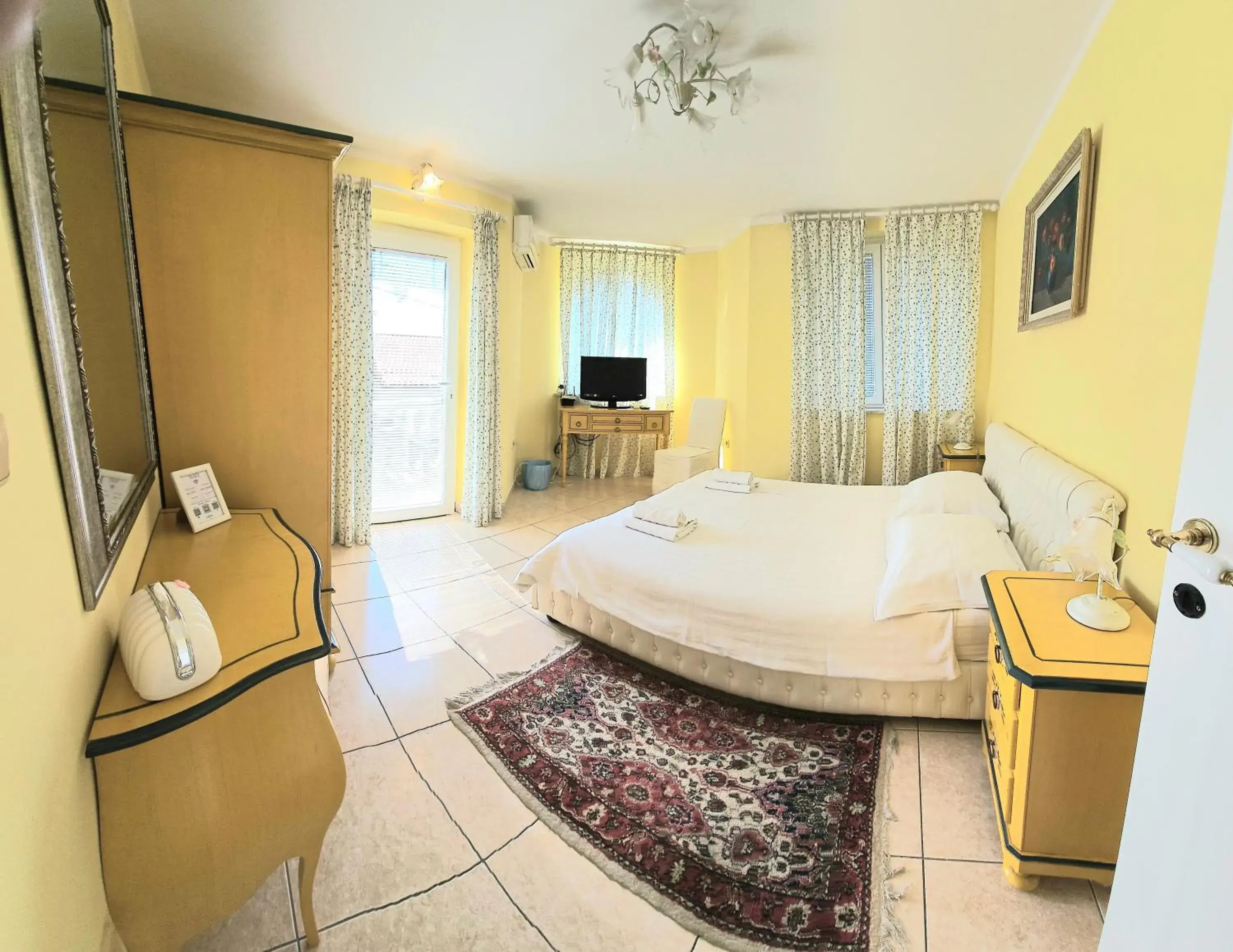 Quadruple Room with Sea View in Casa Oasa Boutique rooms Gourmet Pizza Pool near Koper Quadruple Room with Sea View in Casa Oasa Boutique rooms Gourmet Pizza Pool near Koper