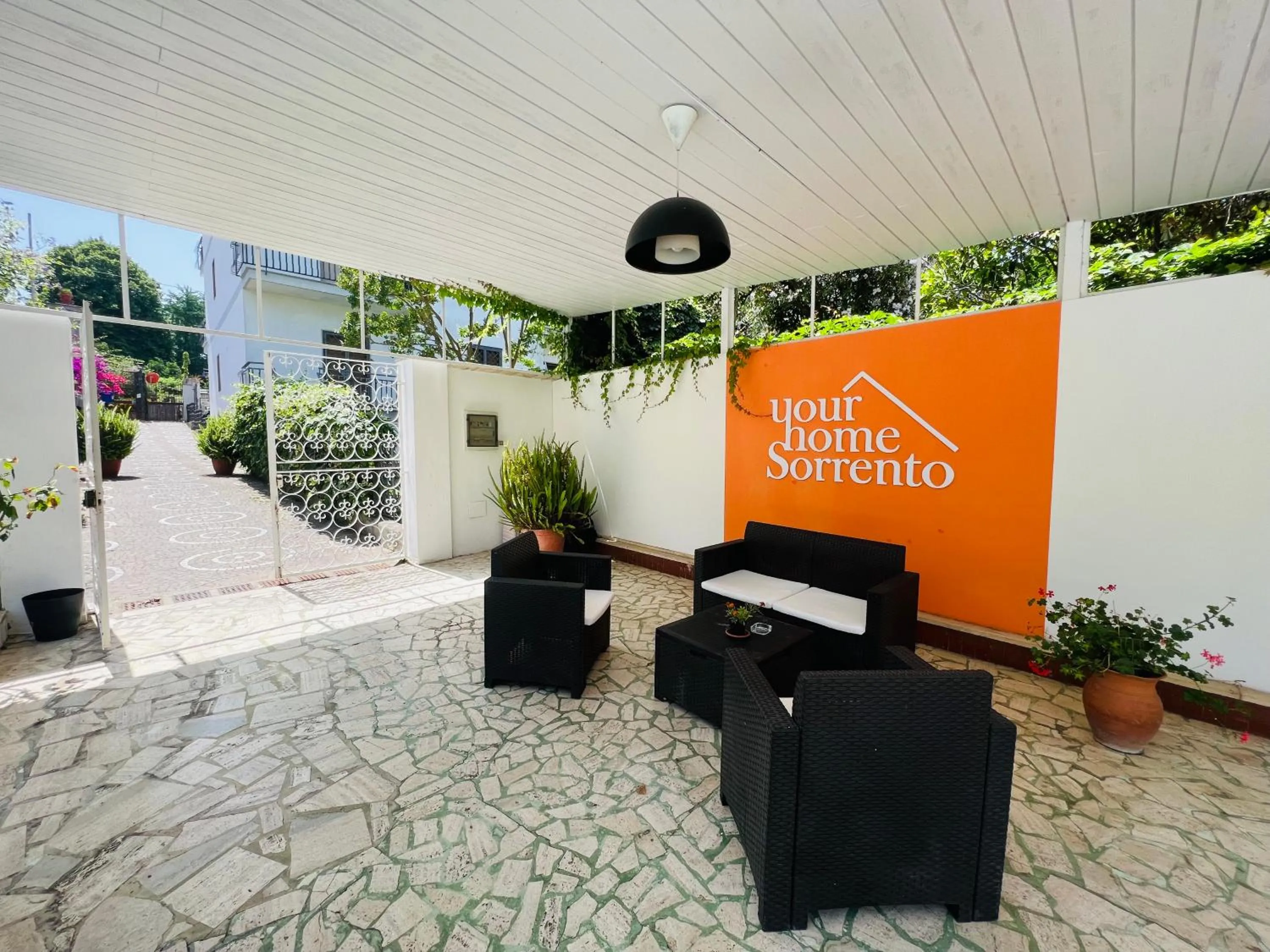 Day in YourHome - Villa Sorrento