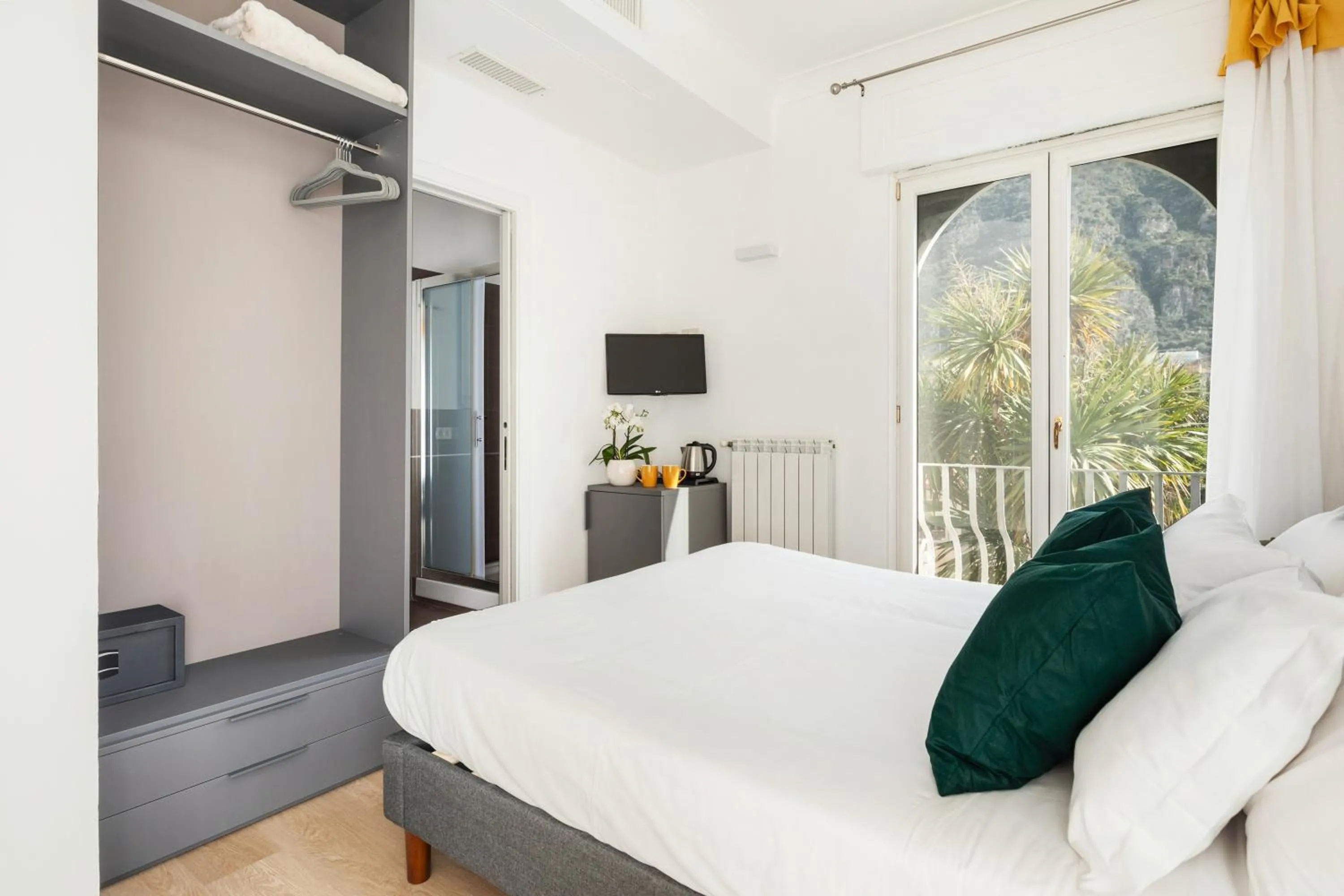 Photo of the whole room, Bed in YourHome - Villa Sorrento