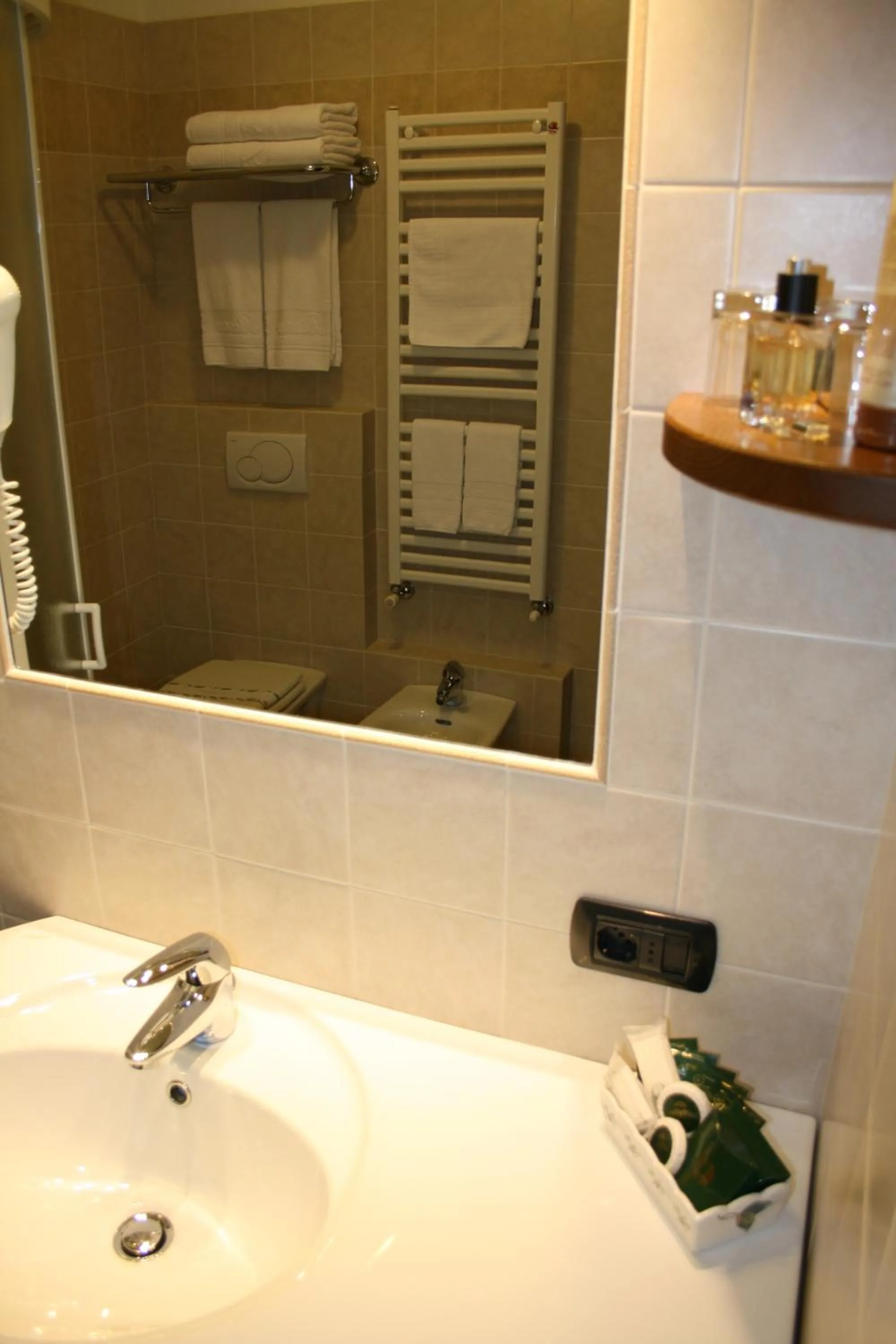 Bathroom in Hotel Larice Bianco