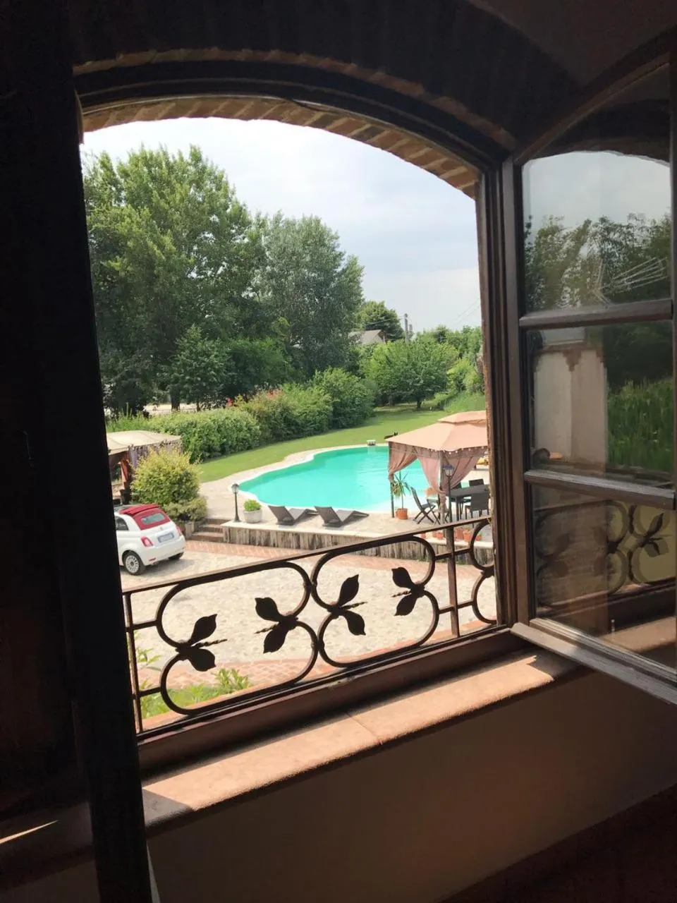 Pool view in B&B Il Martin Pescatore