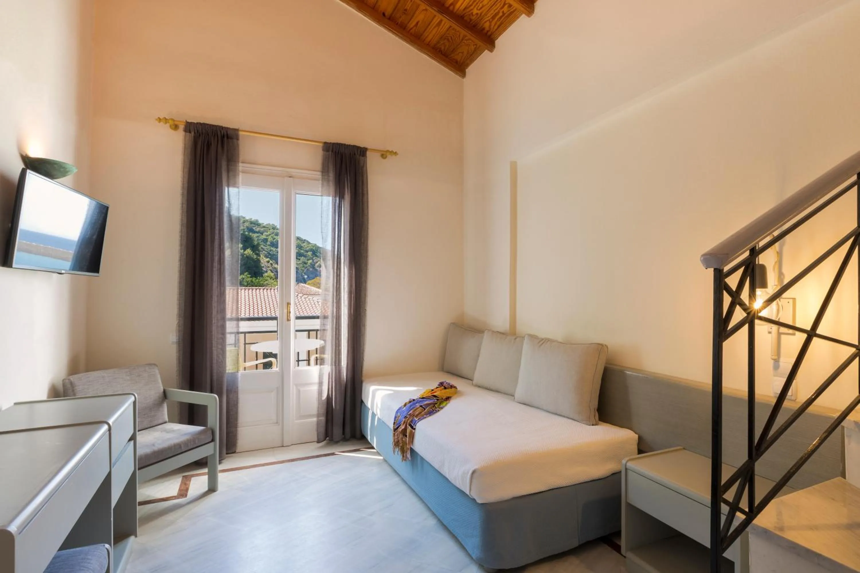 Seating area in Samaina Port Hotel