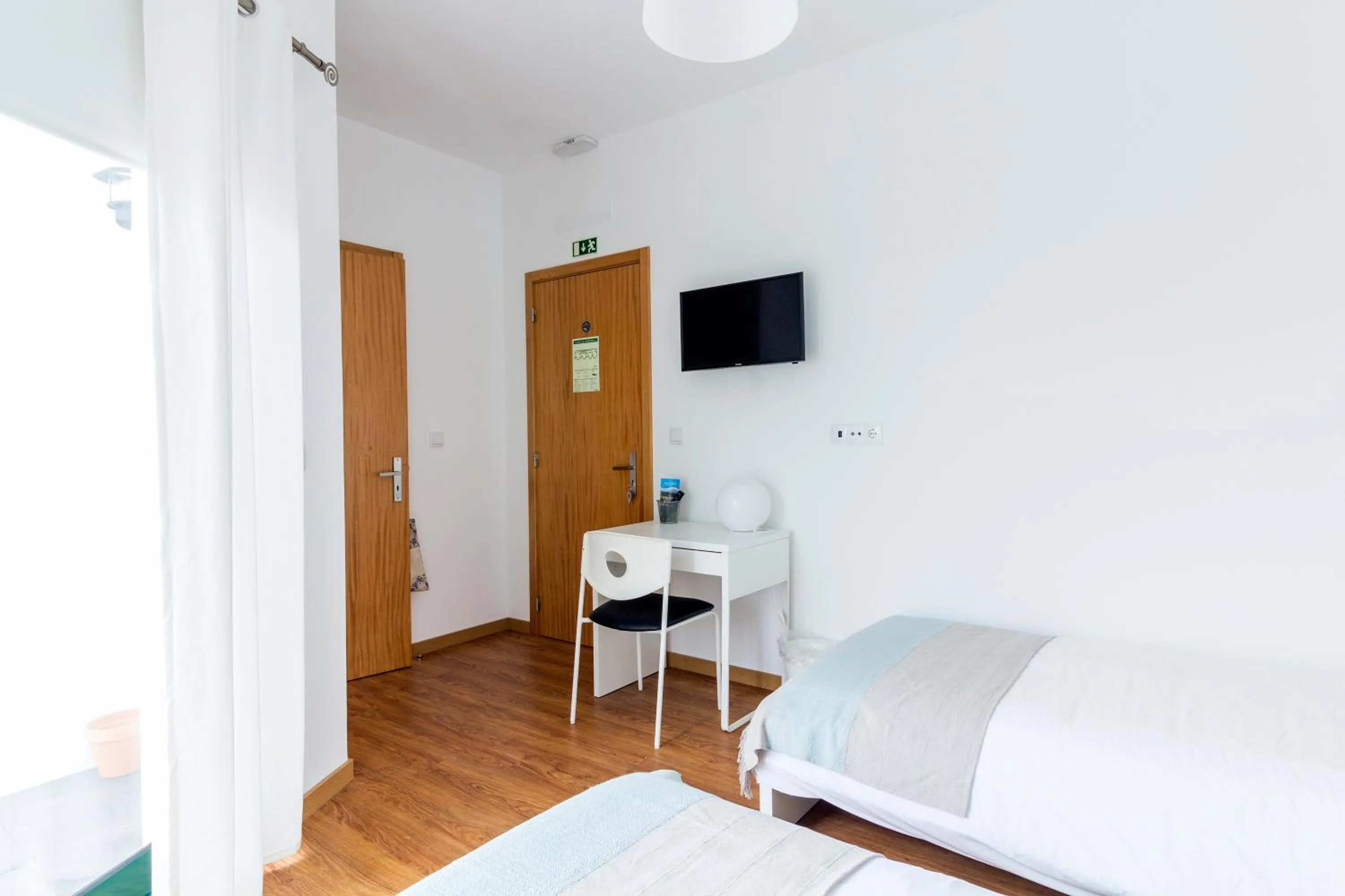 Photo of the whole room, Bed in H18