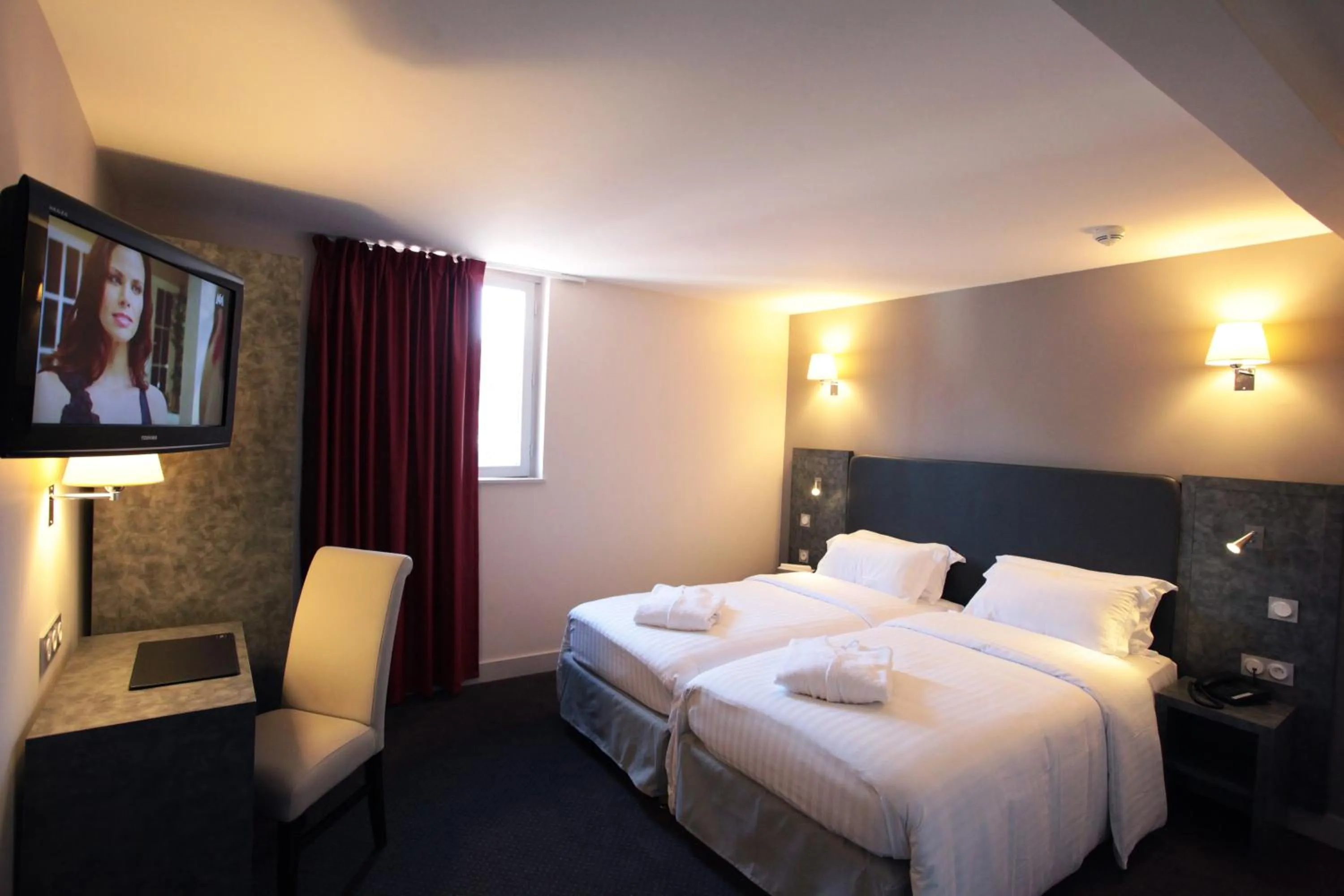 Photo of the whole room, Bed in La Table de Gustave