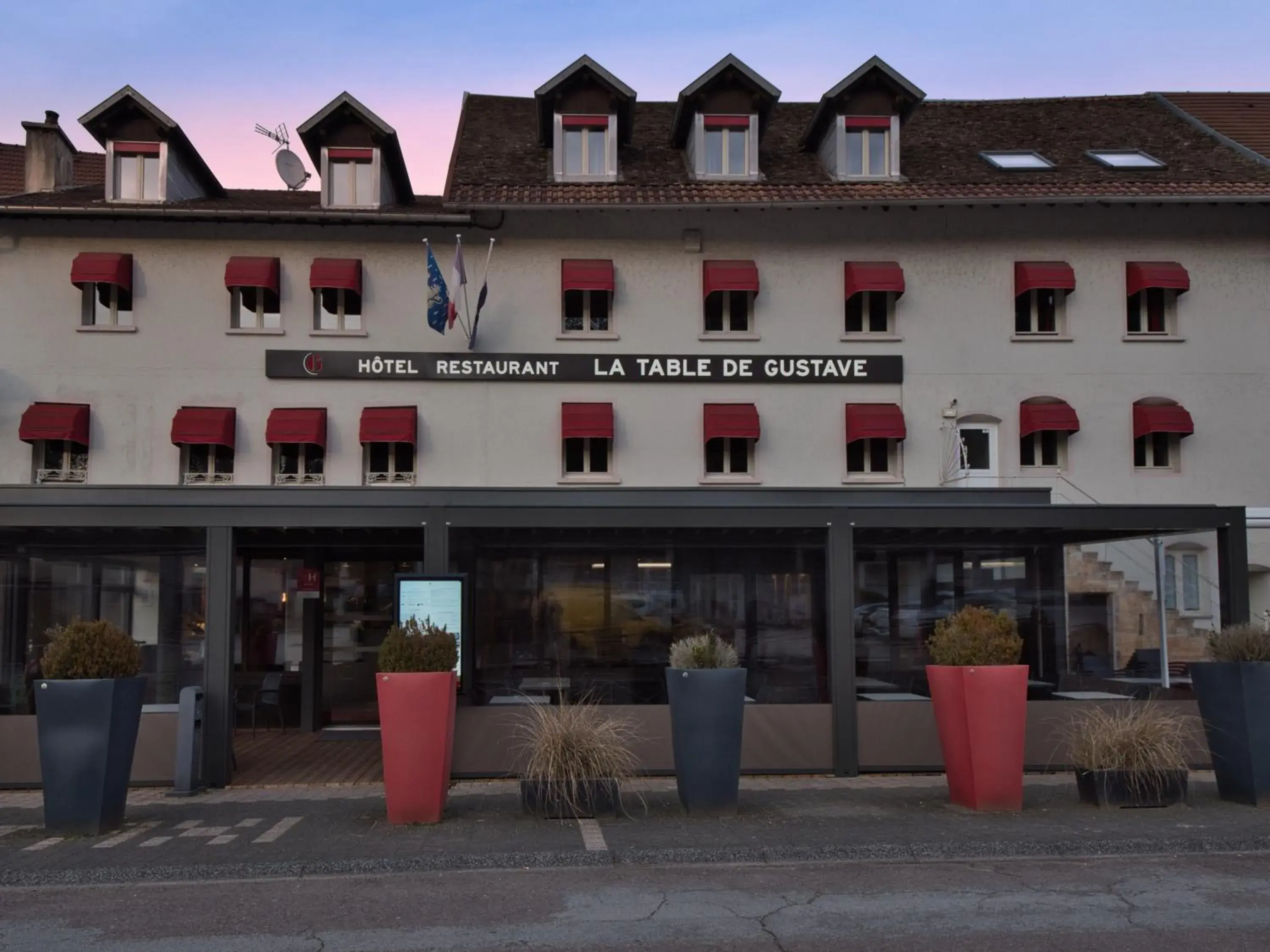 Facade/entrance in La Table de Gustave Facade/entrance in La Table de Gustave