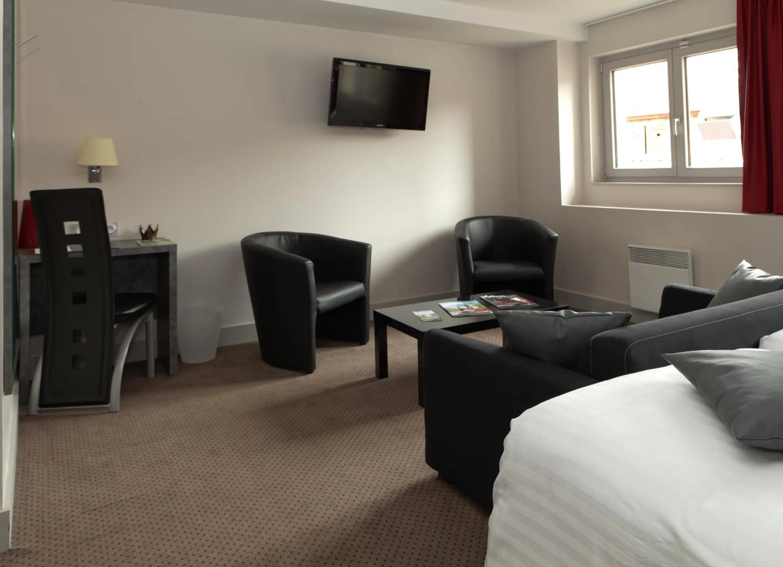 Seating area, Bed in La Table de Gustave