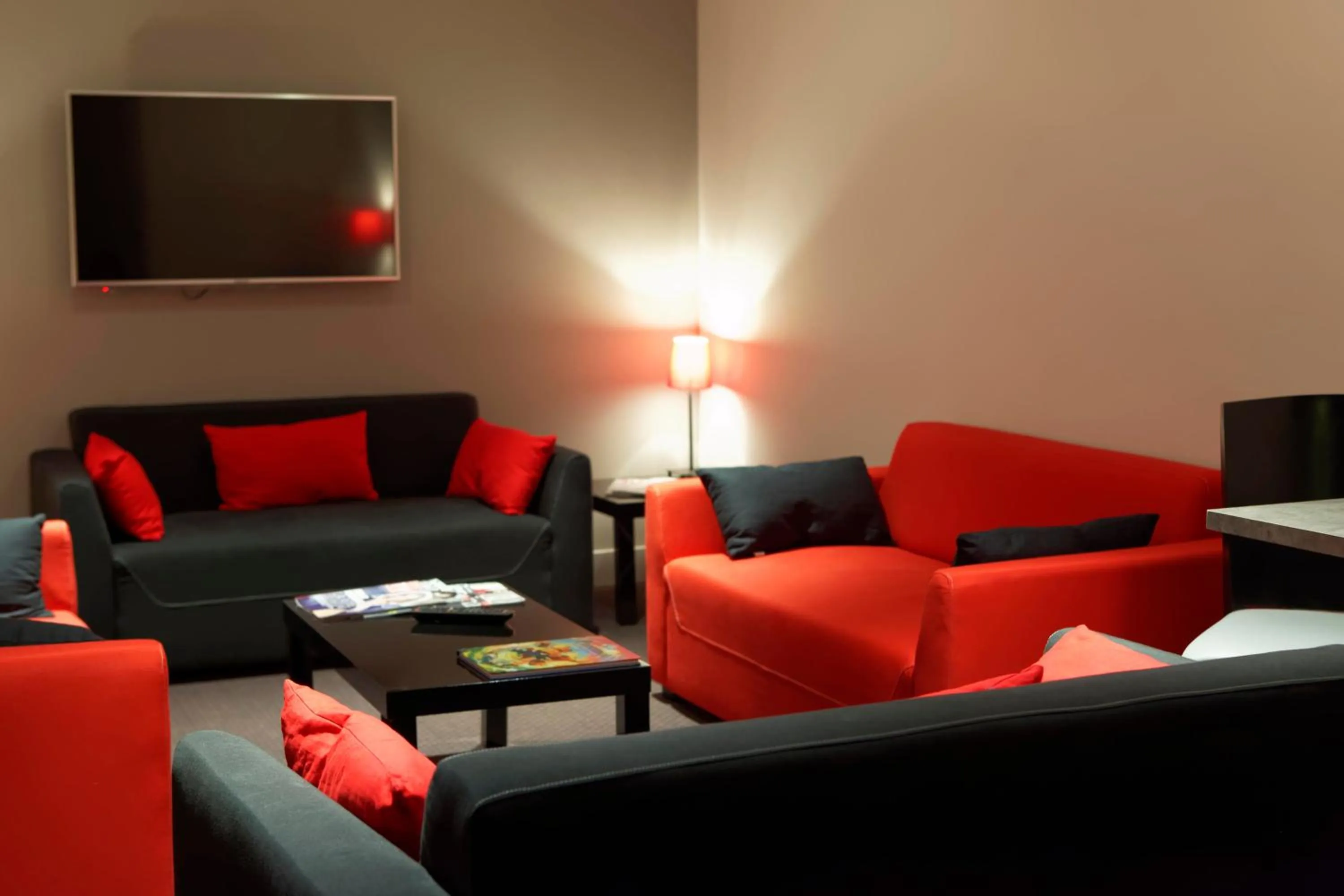 Communal lounge/ TV room in La Table de Gustave