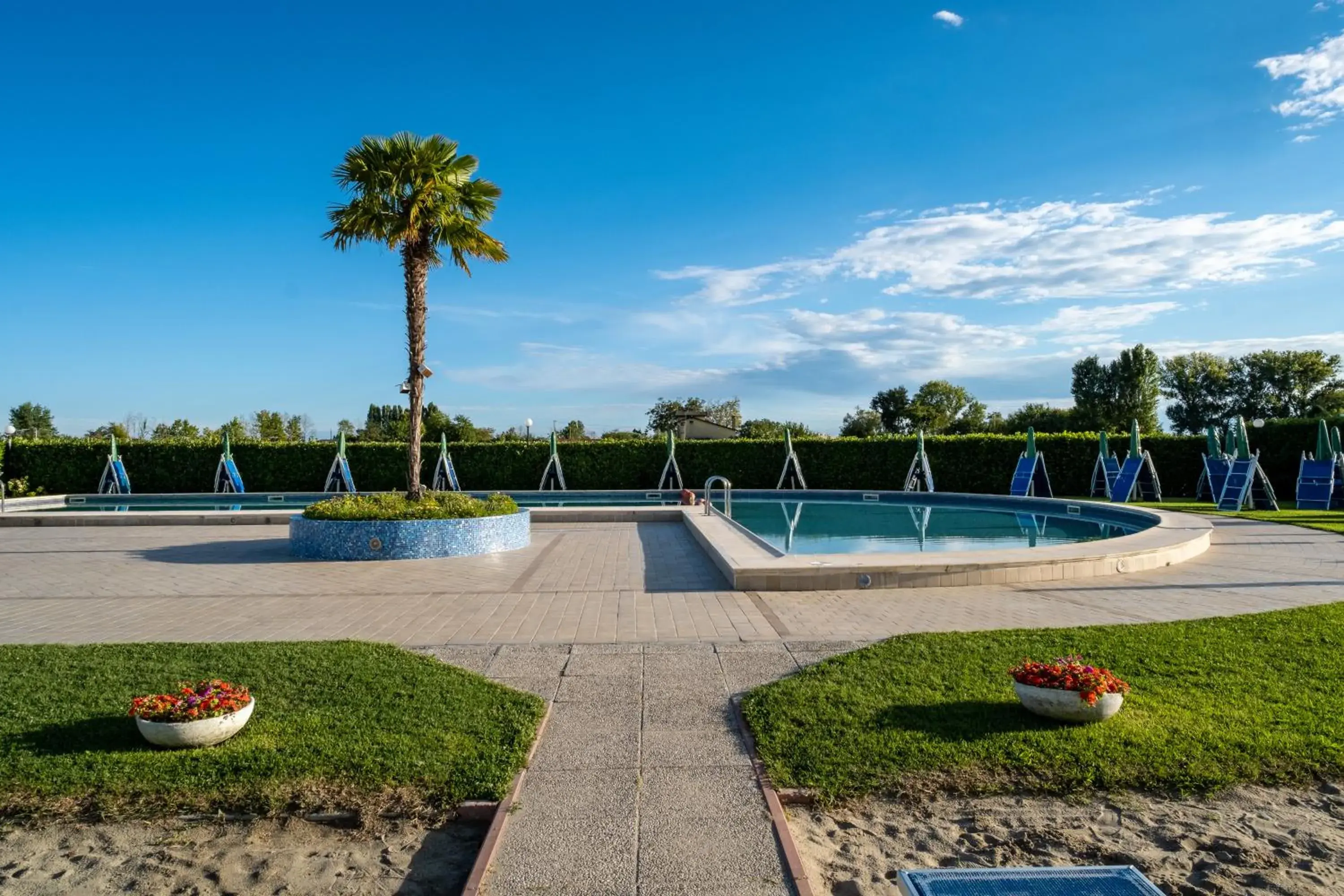 Natural landscape, Swimming Pool in Hotel Villa Sara