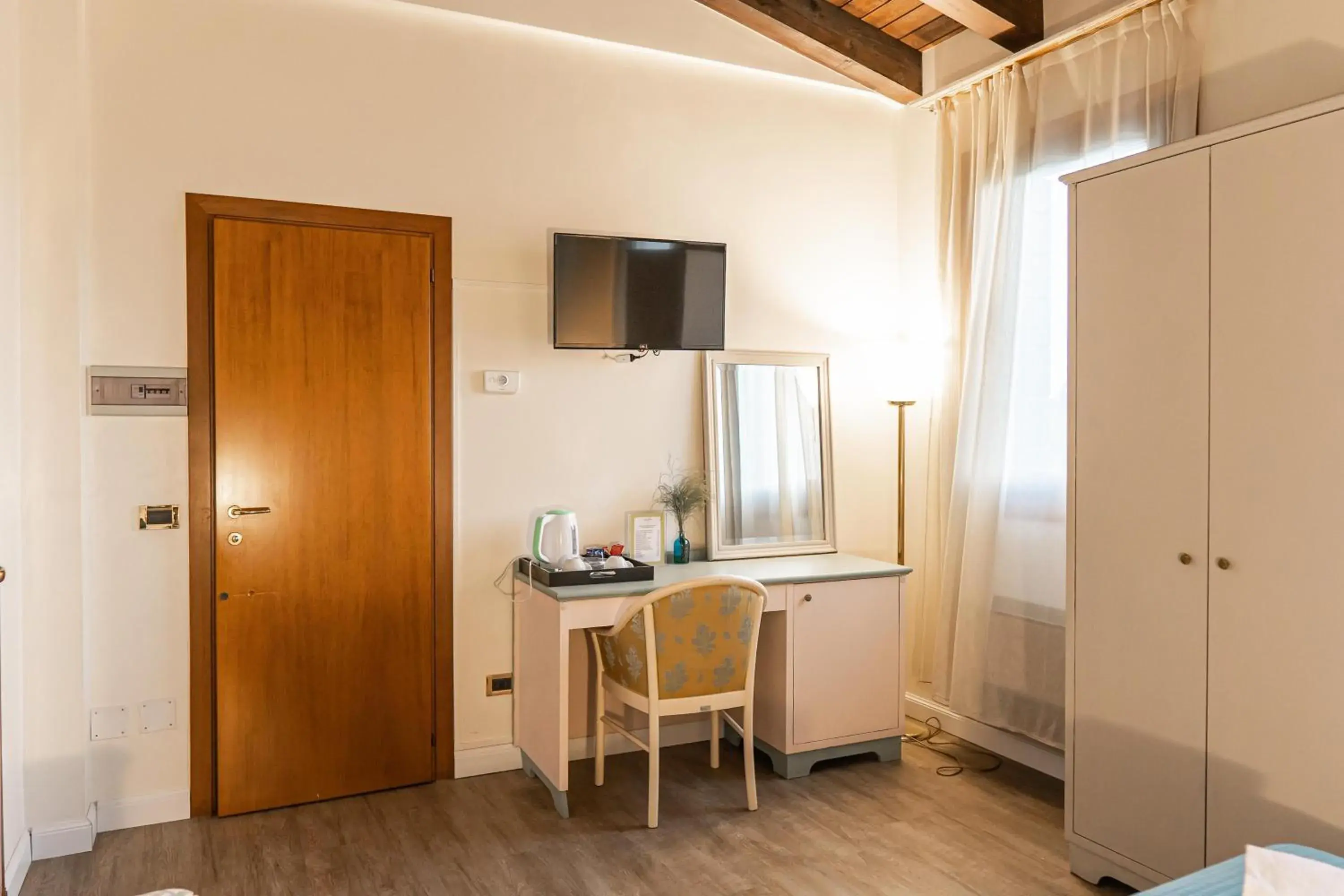 TV and multimedia, Kitchen/Kitchenette in Hotel Villa Sara