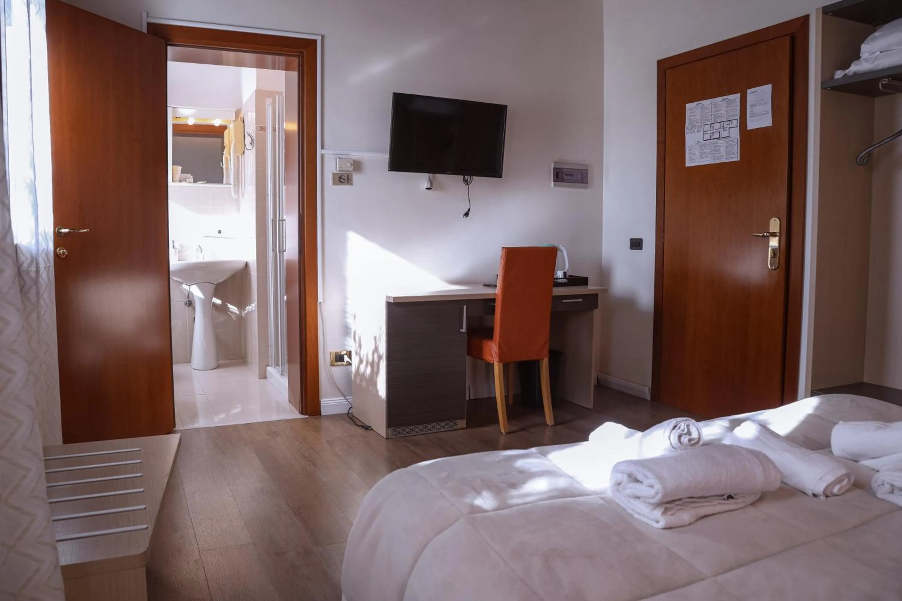 Photo of the whole room, Bed in Hotel Villa Sara