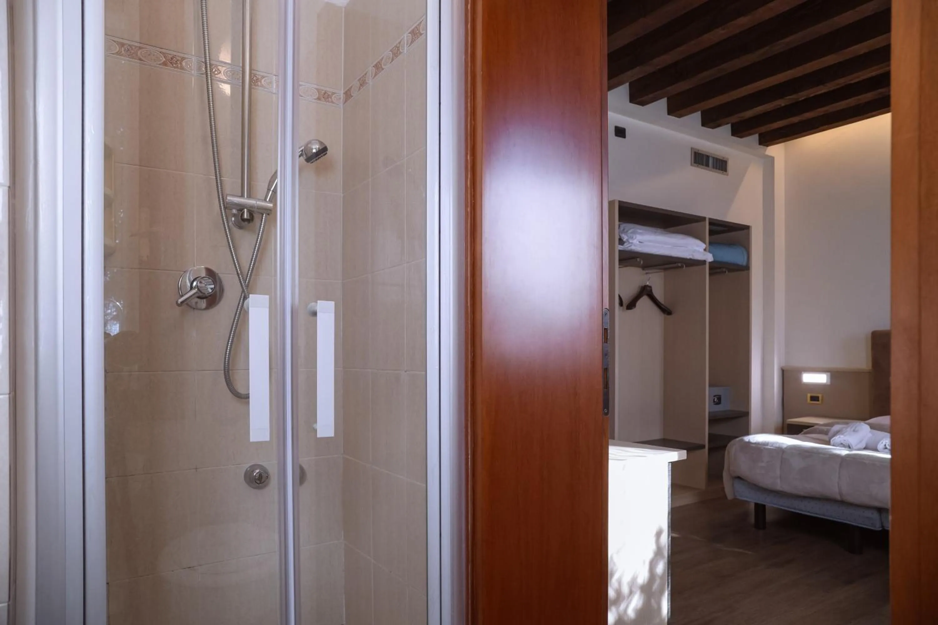 Bed in Hotel Villa Sara