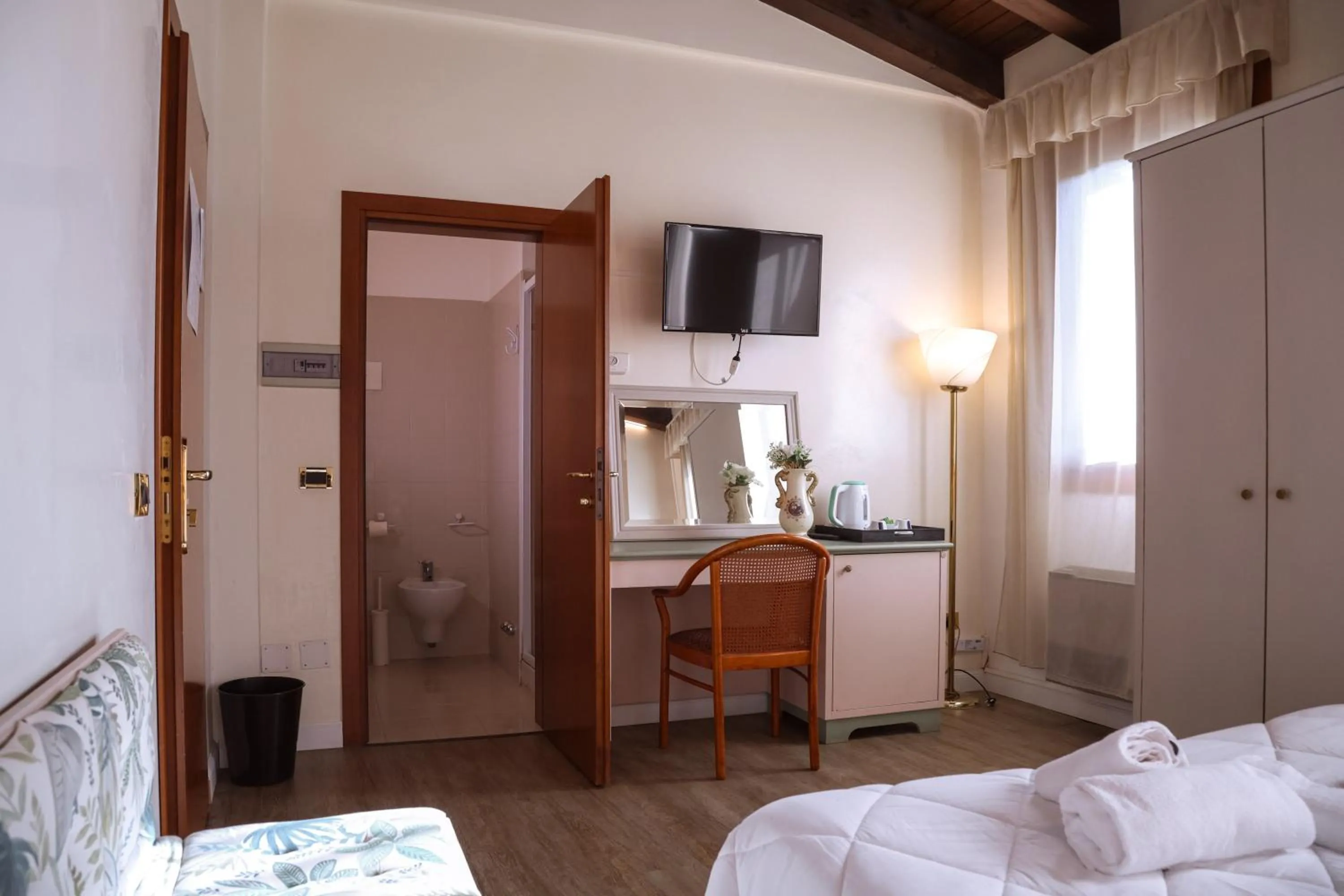 Photo of the whole room, Bed in Hotel Villa Sara