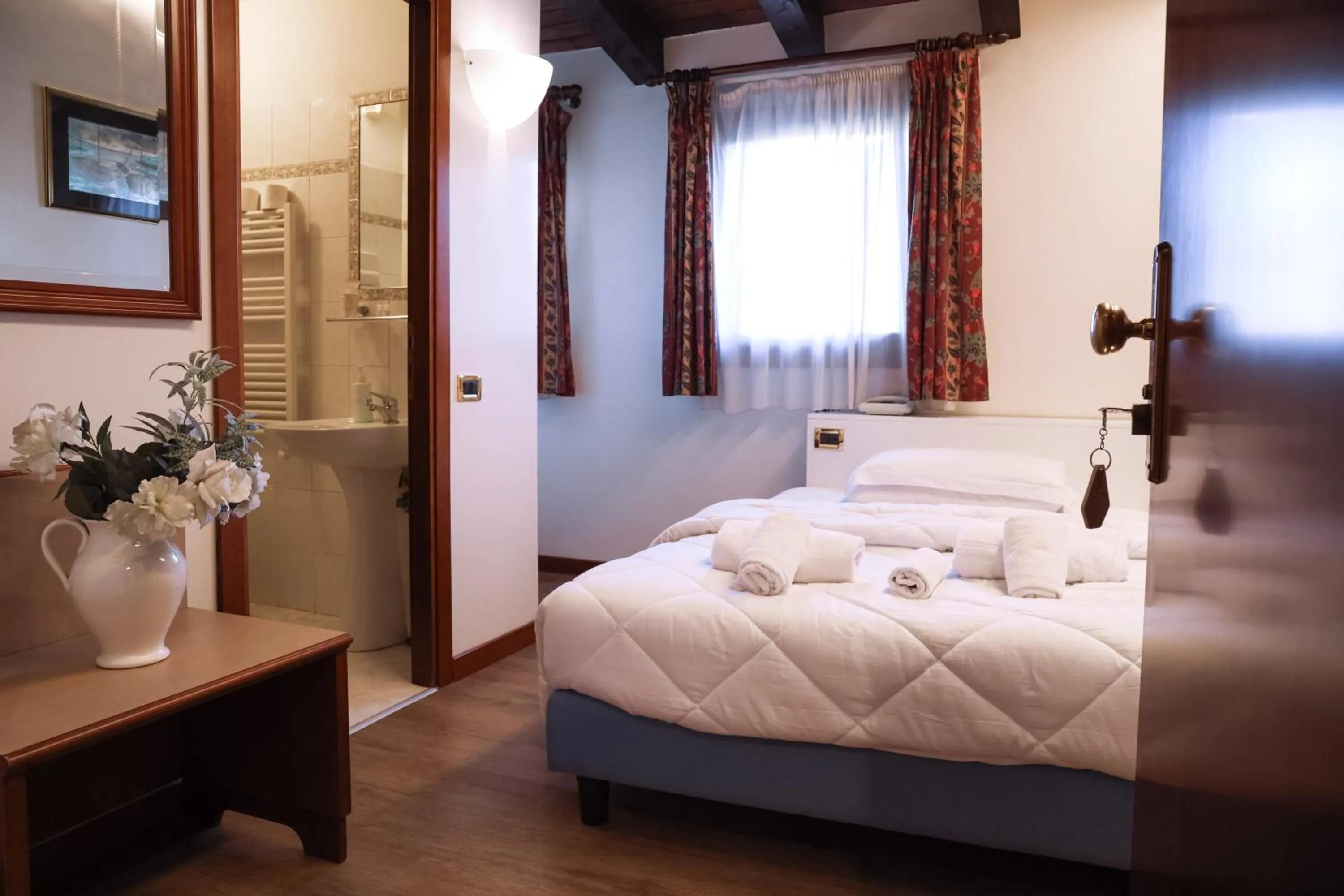 Photo of the whole room, Bed in Hotel Villa Sara