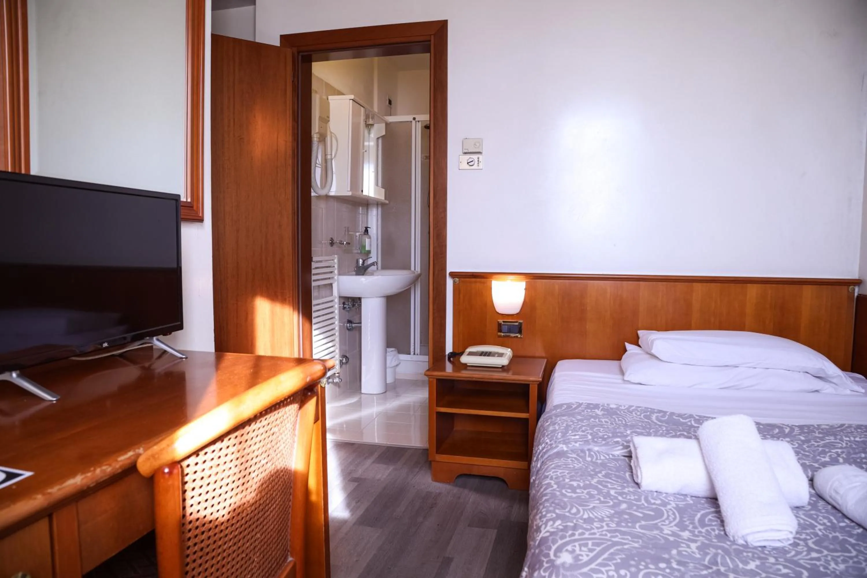 Photo of the whole room, Bed in Hotel Villa Sara