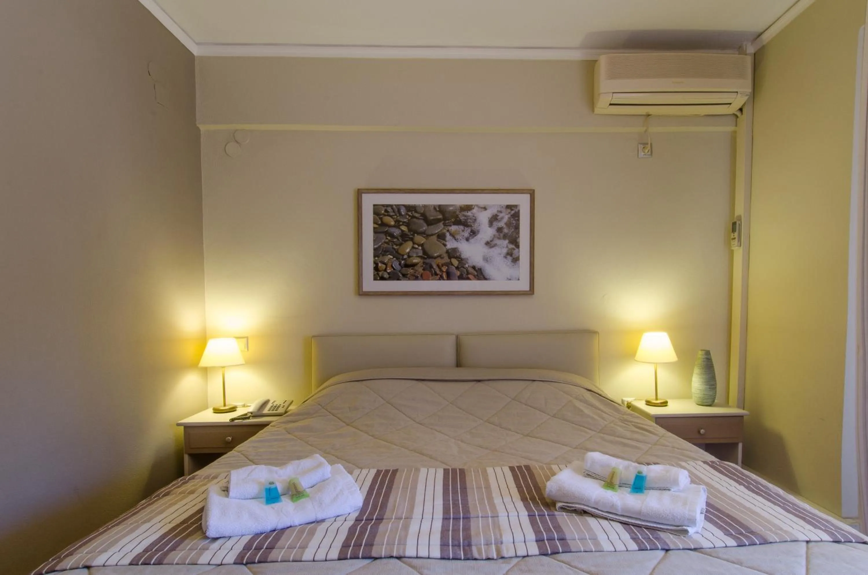 Bed in Plaka Studios