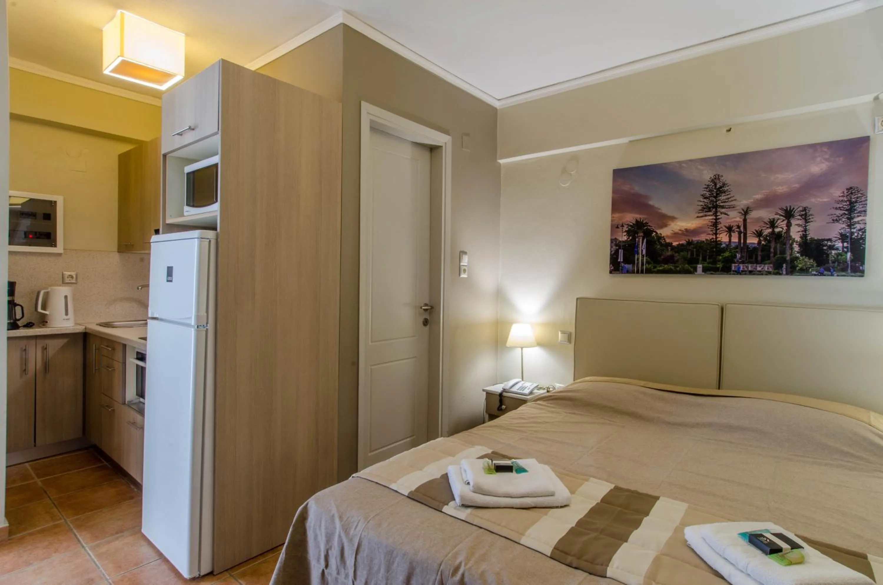 Photo of the whole room, Bed in Plaka Studios