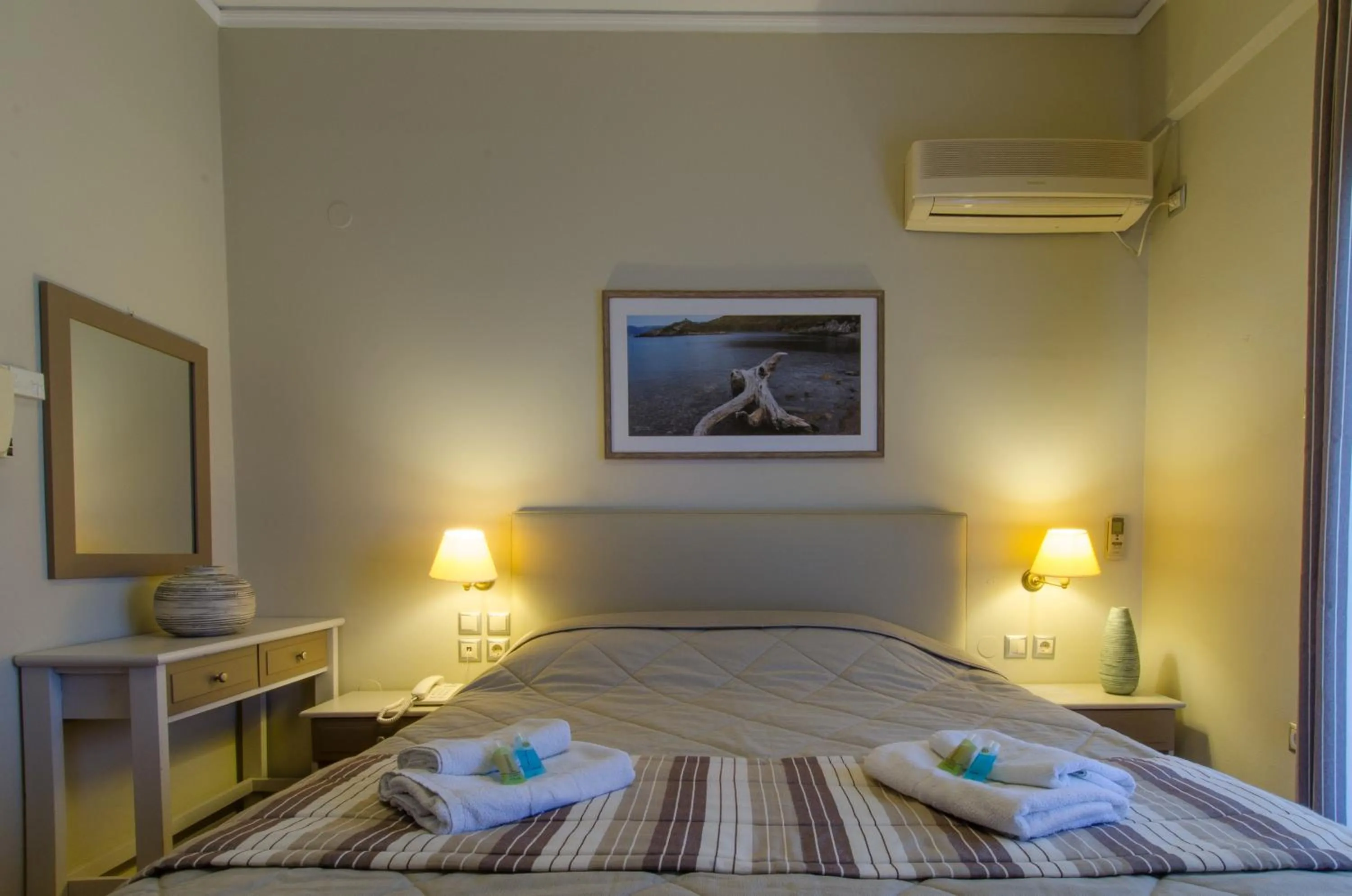 Bed in Plaka Studios