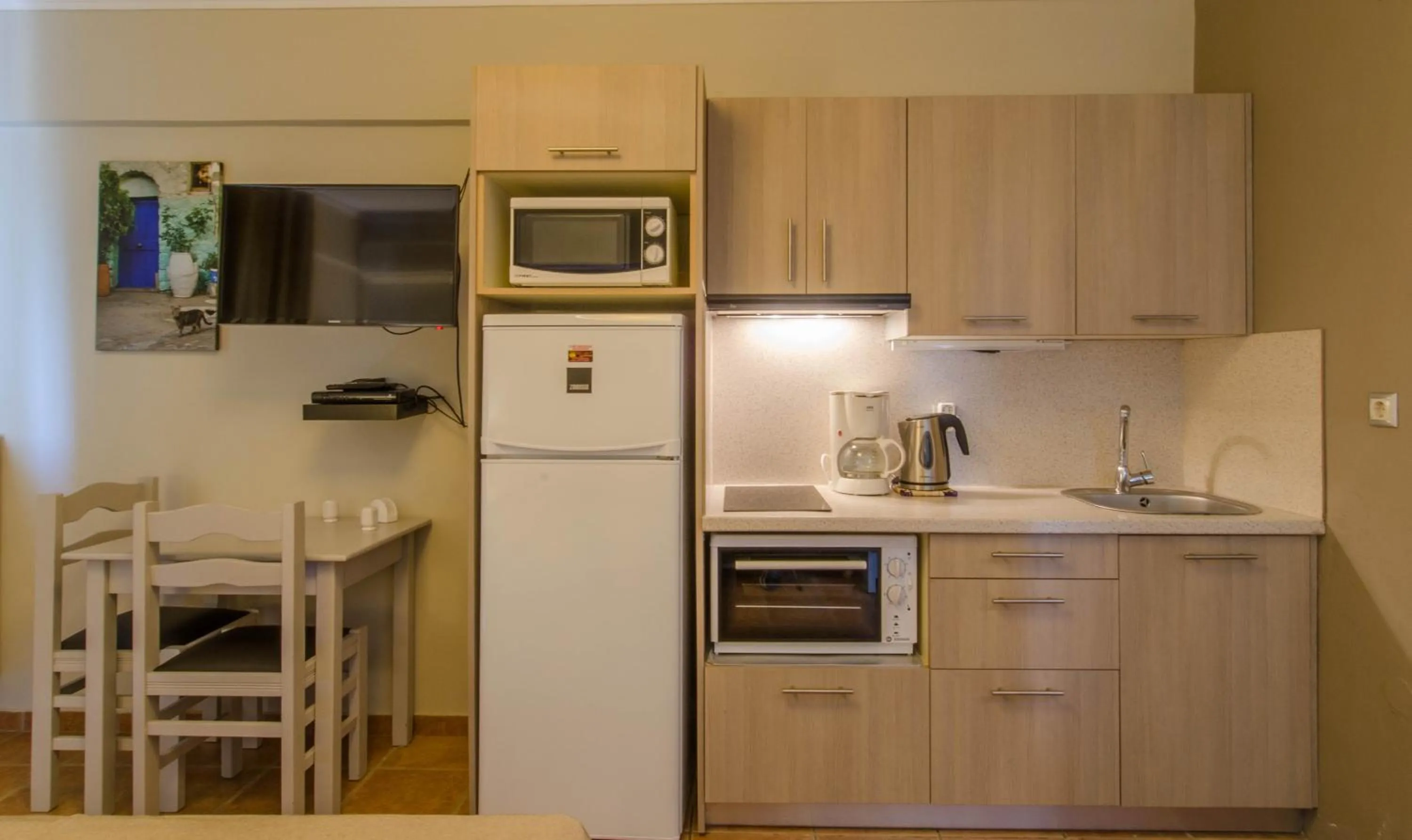 Kitchen or kitchenette in Plaka Studios