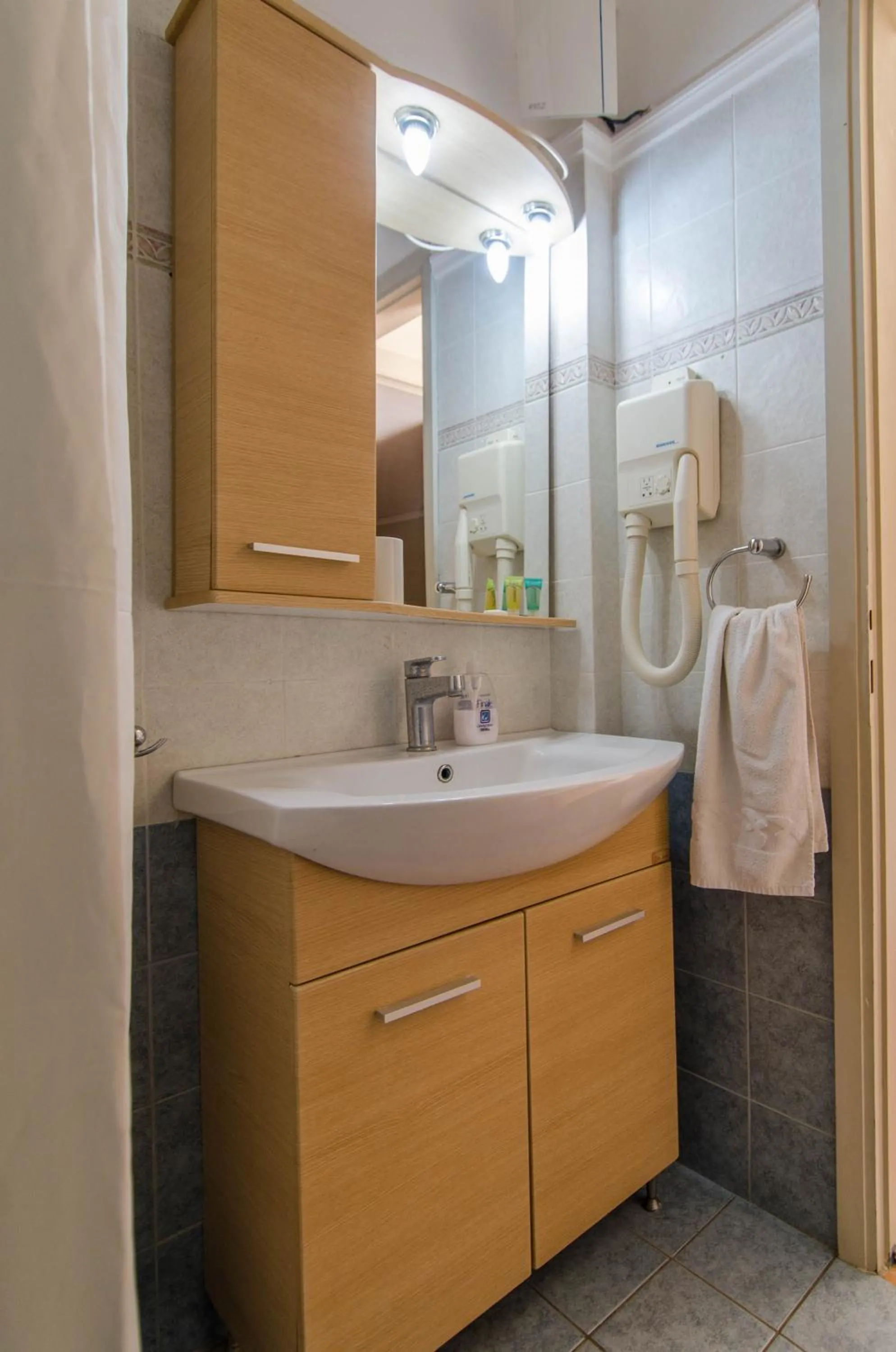 Bathroom in Plaka Studios
