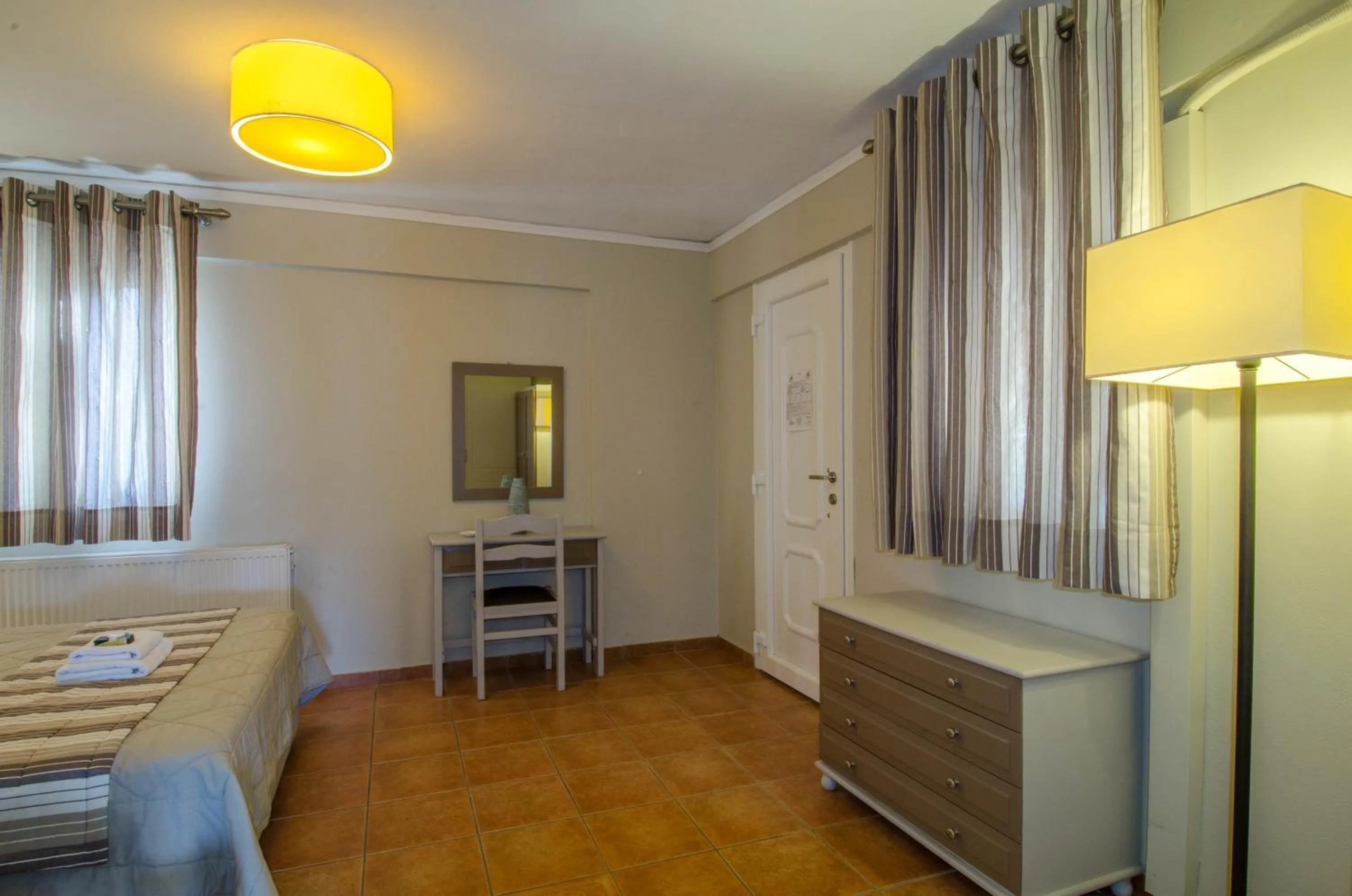 Bed in Plaka Studios