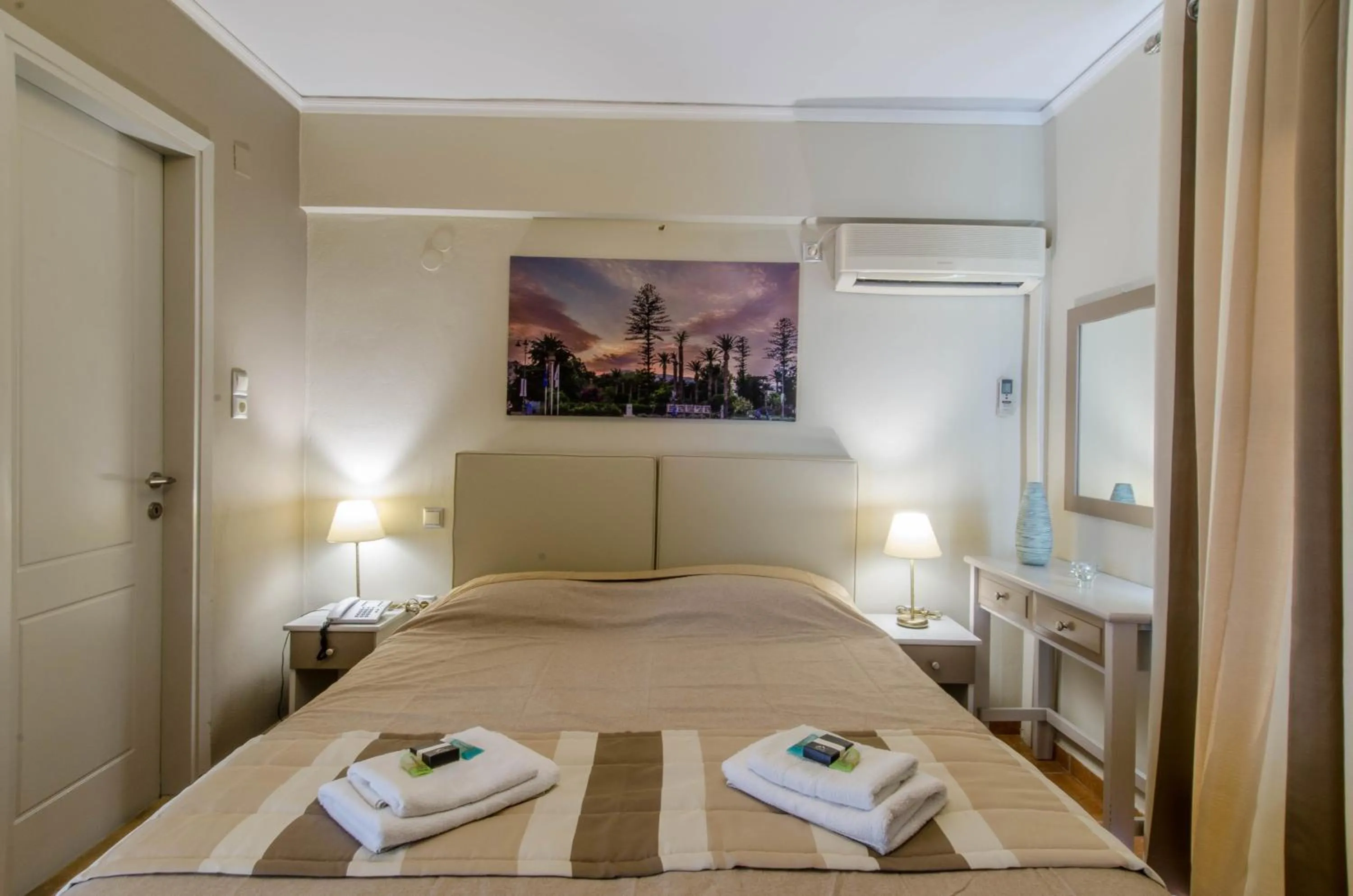 Bed in Plaka Studios