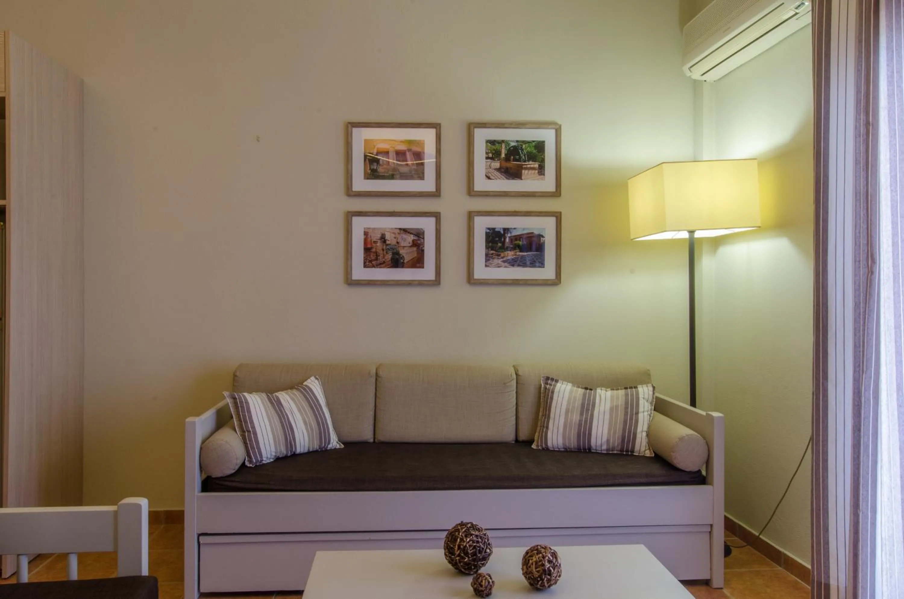 Living room, Bed in Plaka Studios