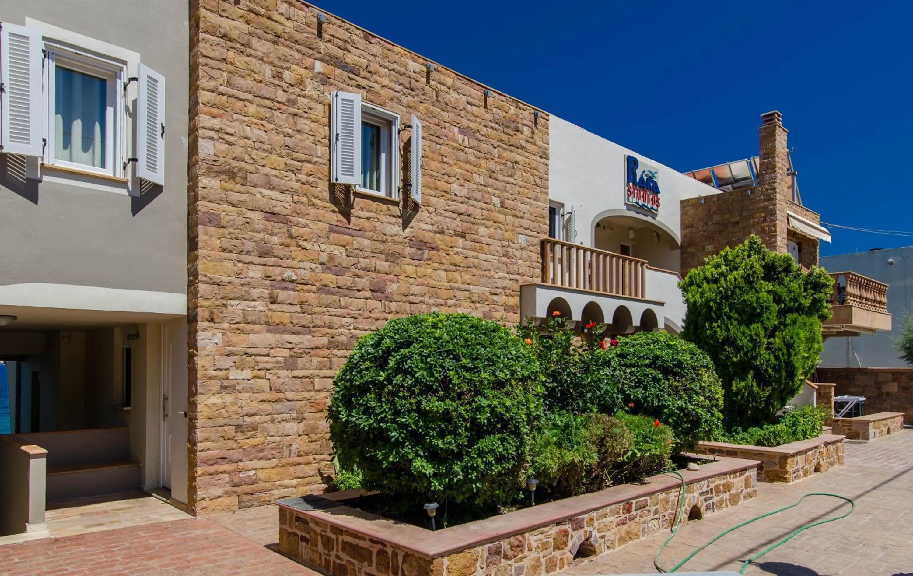 Property building in Plaka Studios