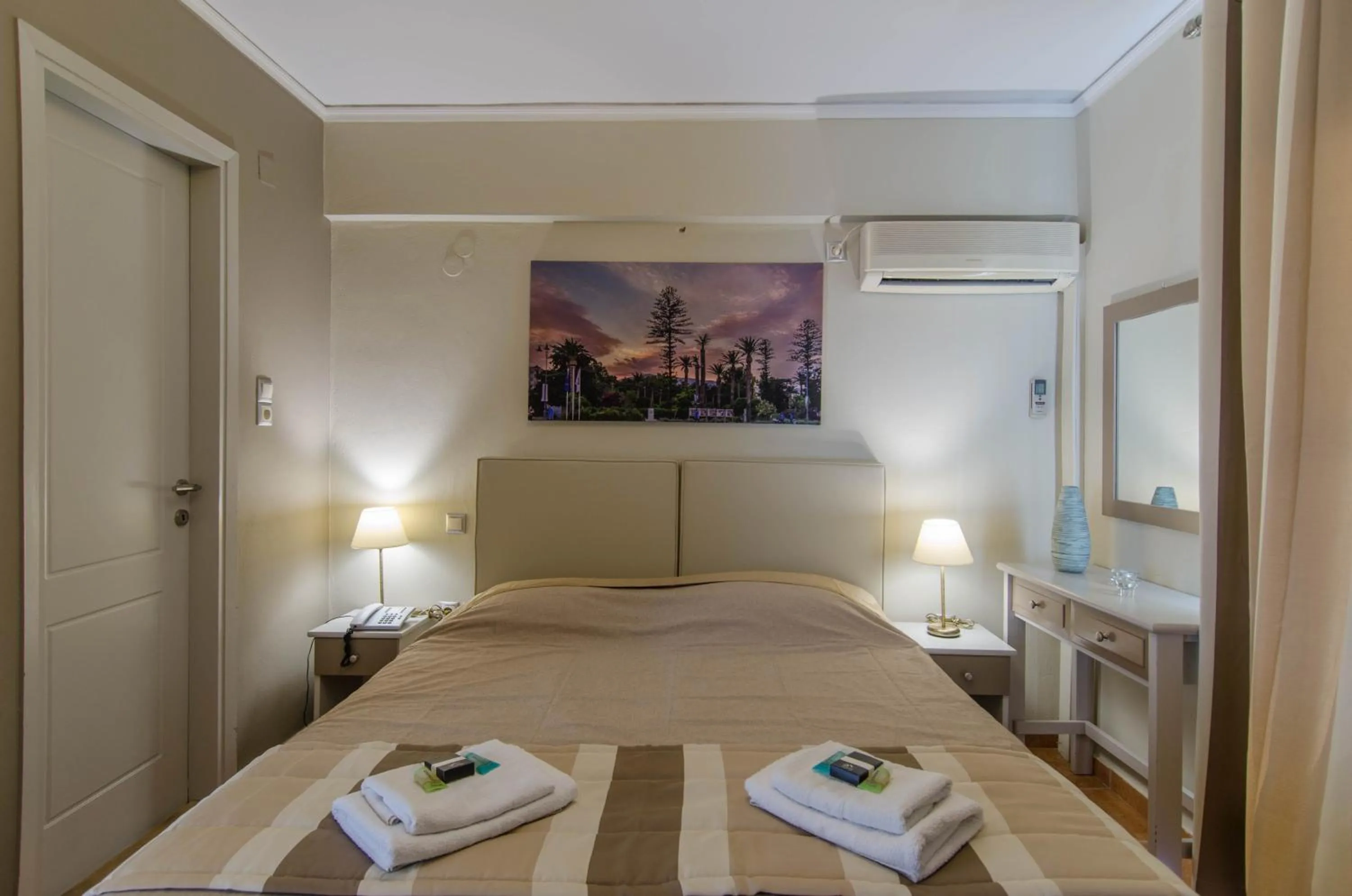 Bed in Plaka Studios