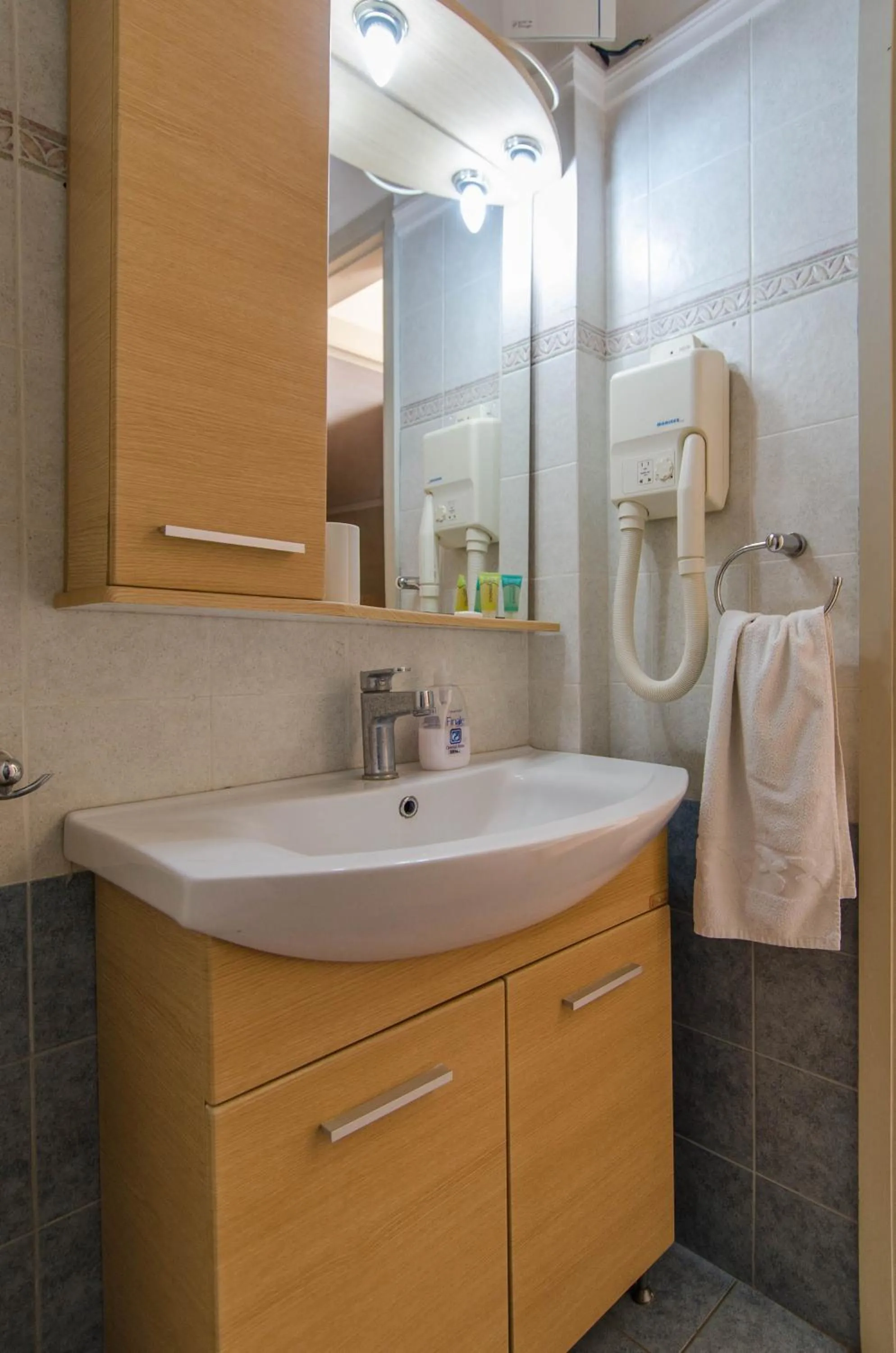 Bathroom in Plaka Studios