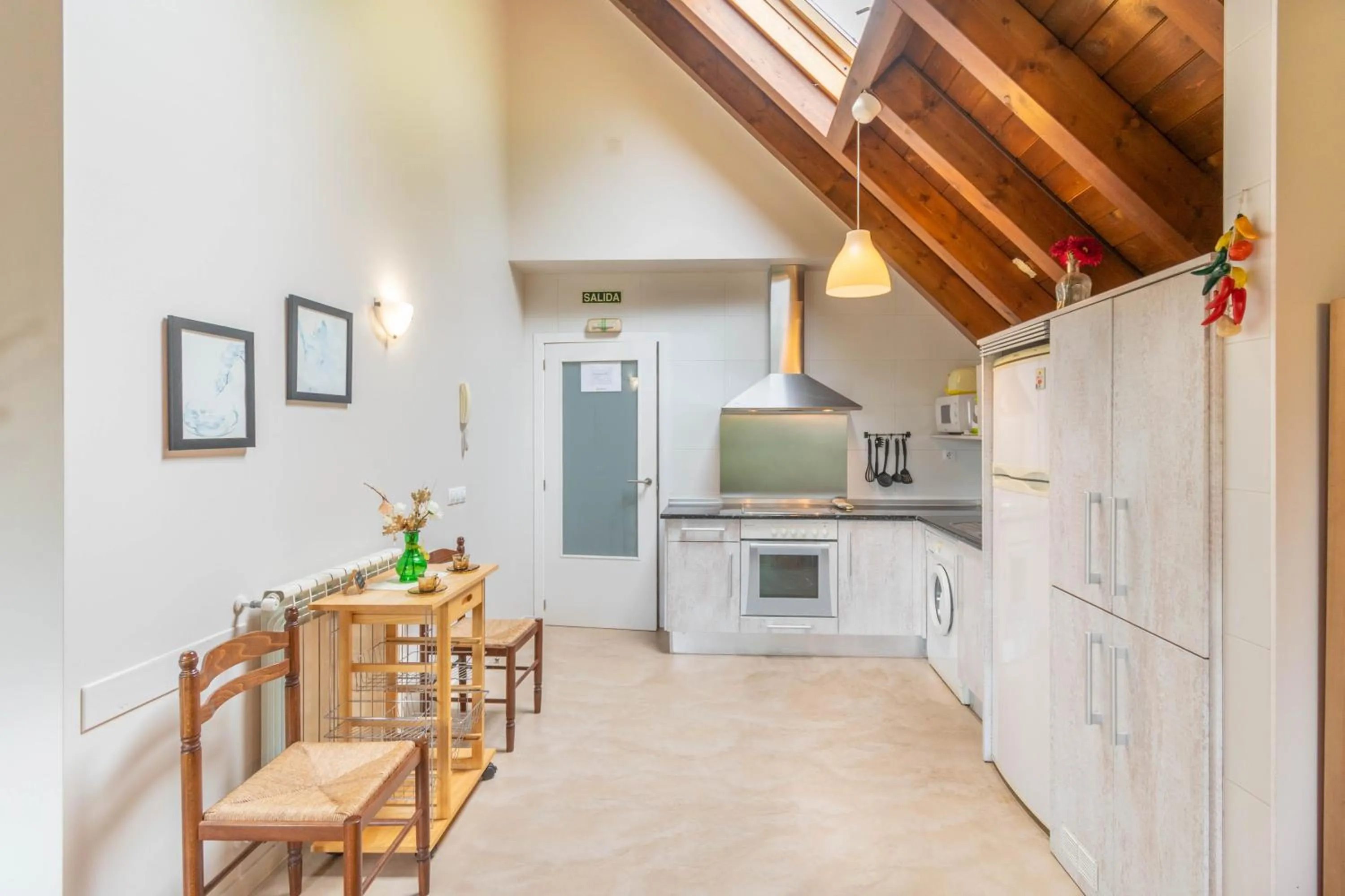 Kitchen or kitchenette in Casa Ferran, amplias habitaciones y apartamentos de montaña
