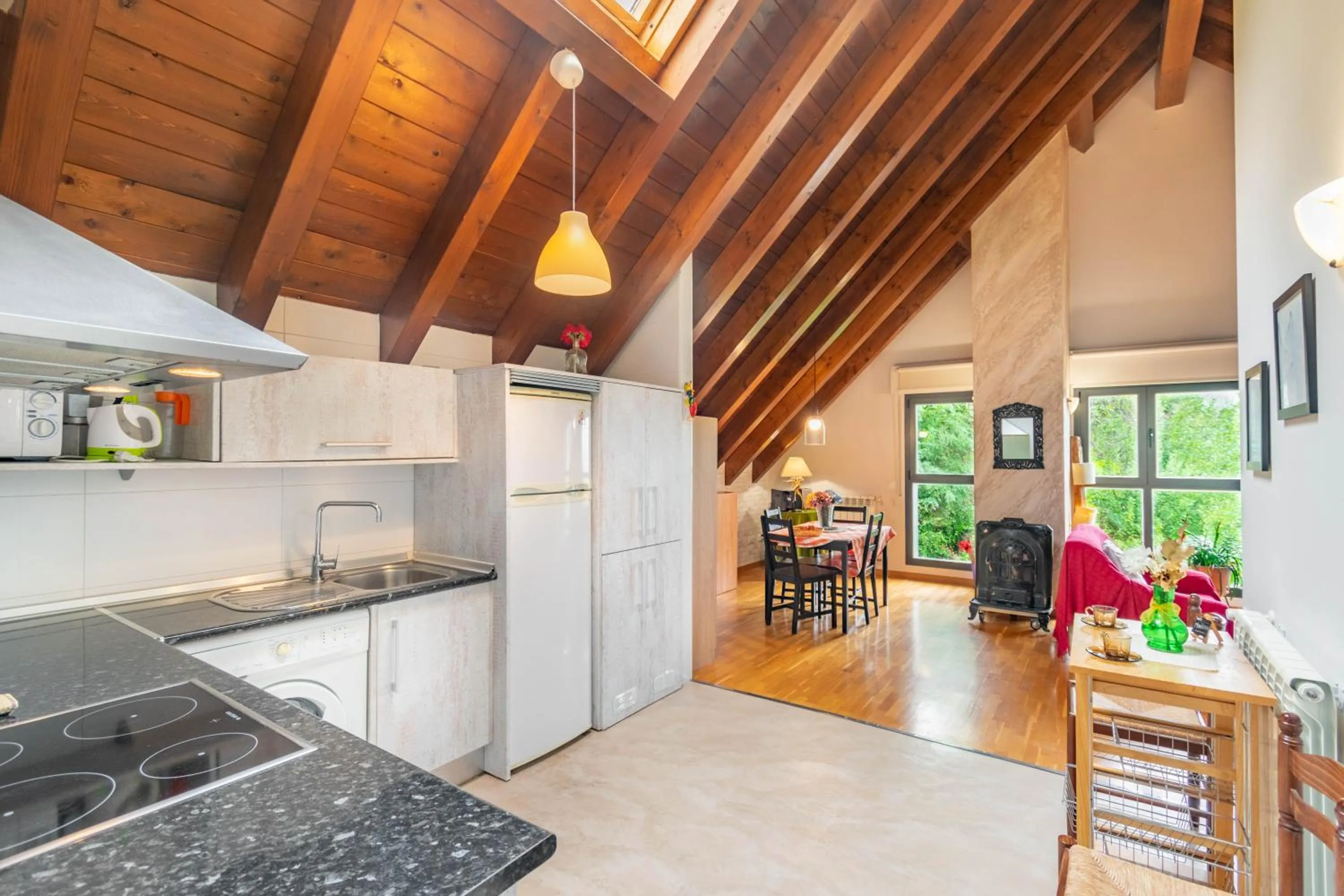 Kitchen or kitchenette in Casa Ferran, amplias habitaciones y apartamentos de montaña