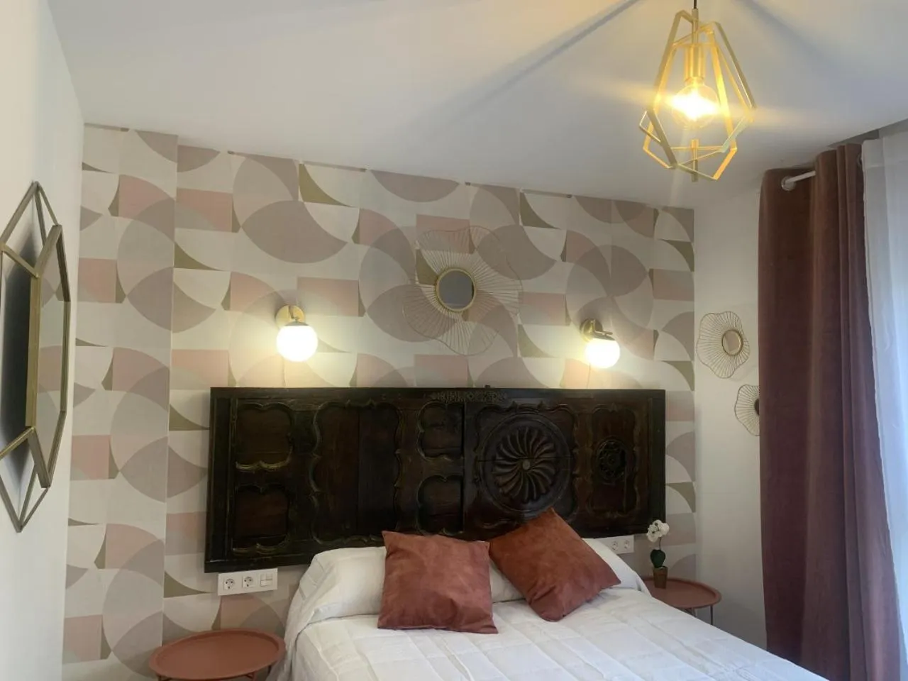 Bedroom, Bed in Casa Ferran, amplias habitaciones y apartamentos de montaña