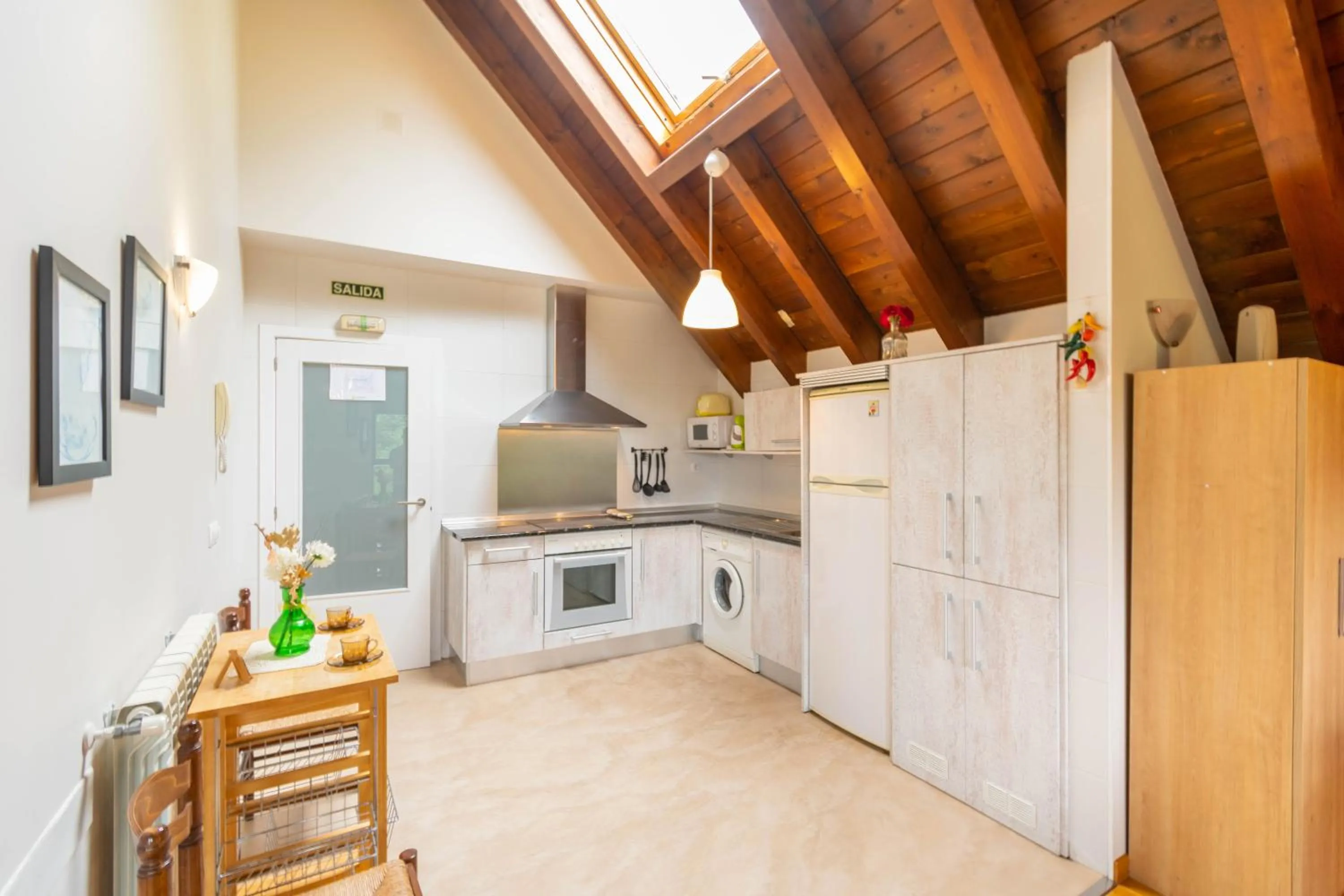 Kitchen or kitchenette in Casa Ferran, amplias habitaciones y apartamentos de montaña
